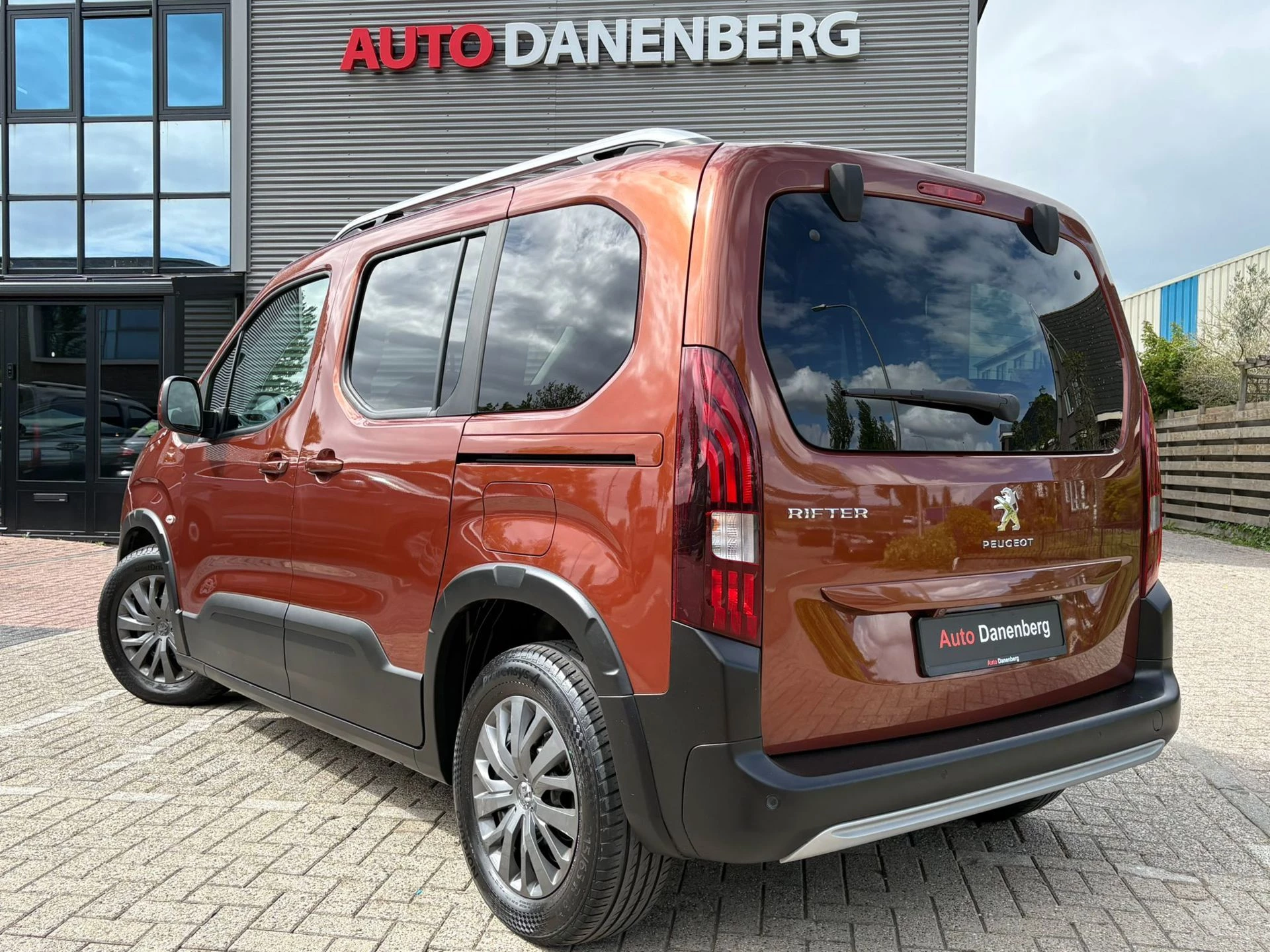 Hoofdafbeelding Peugeot Rifter