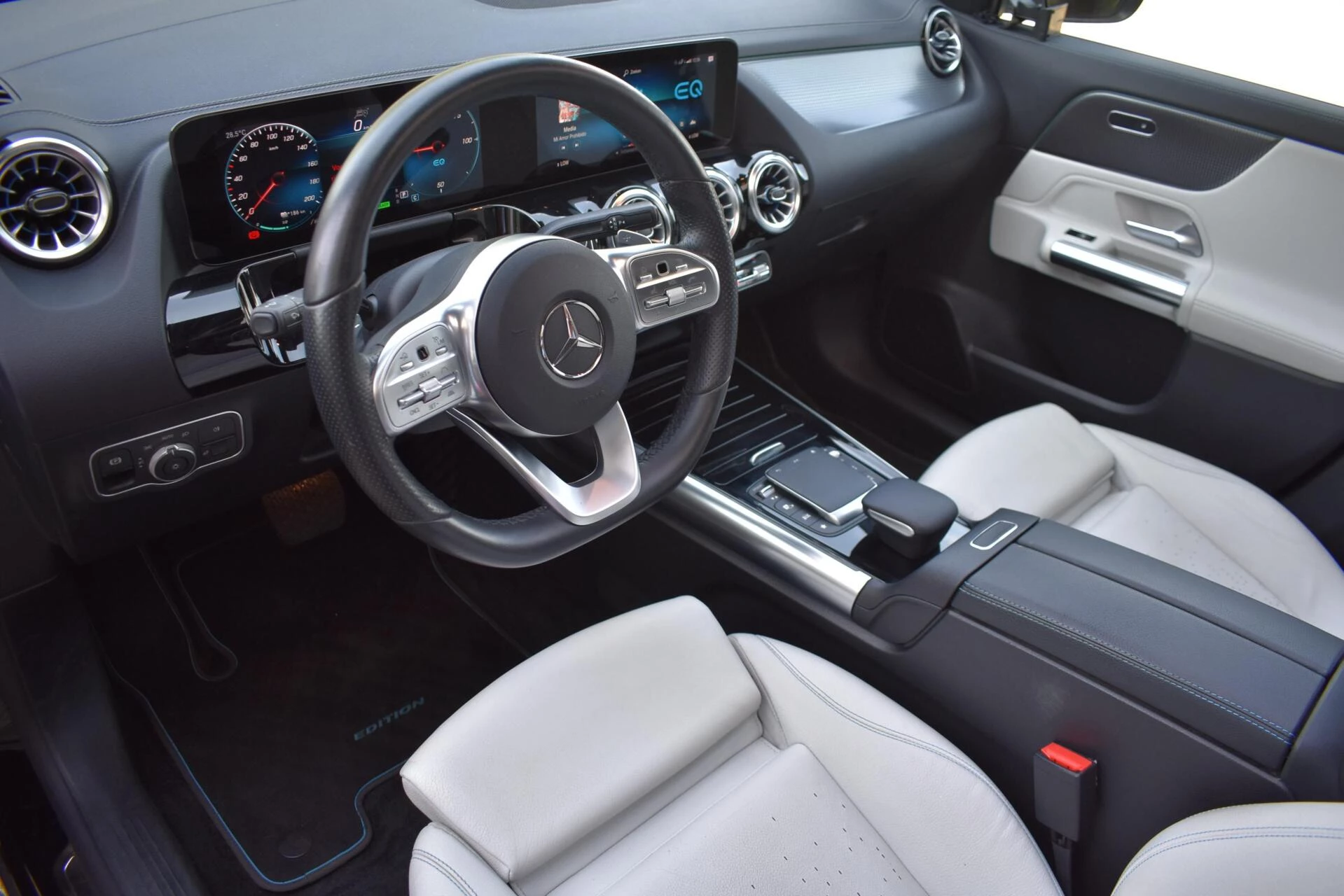 Hoofdafbeelding Mercedes-Benz EQA