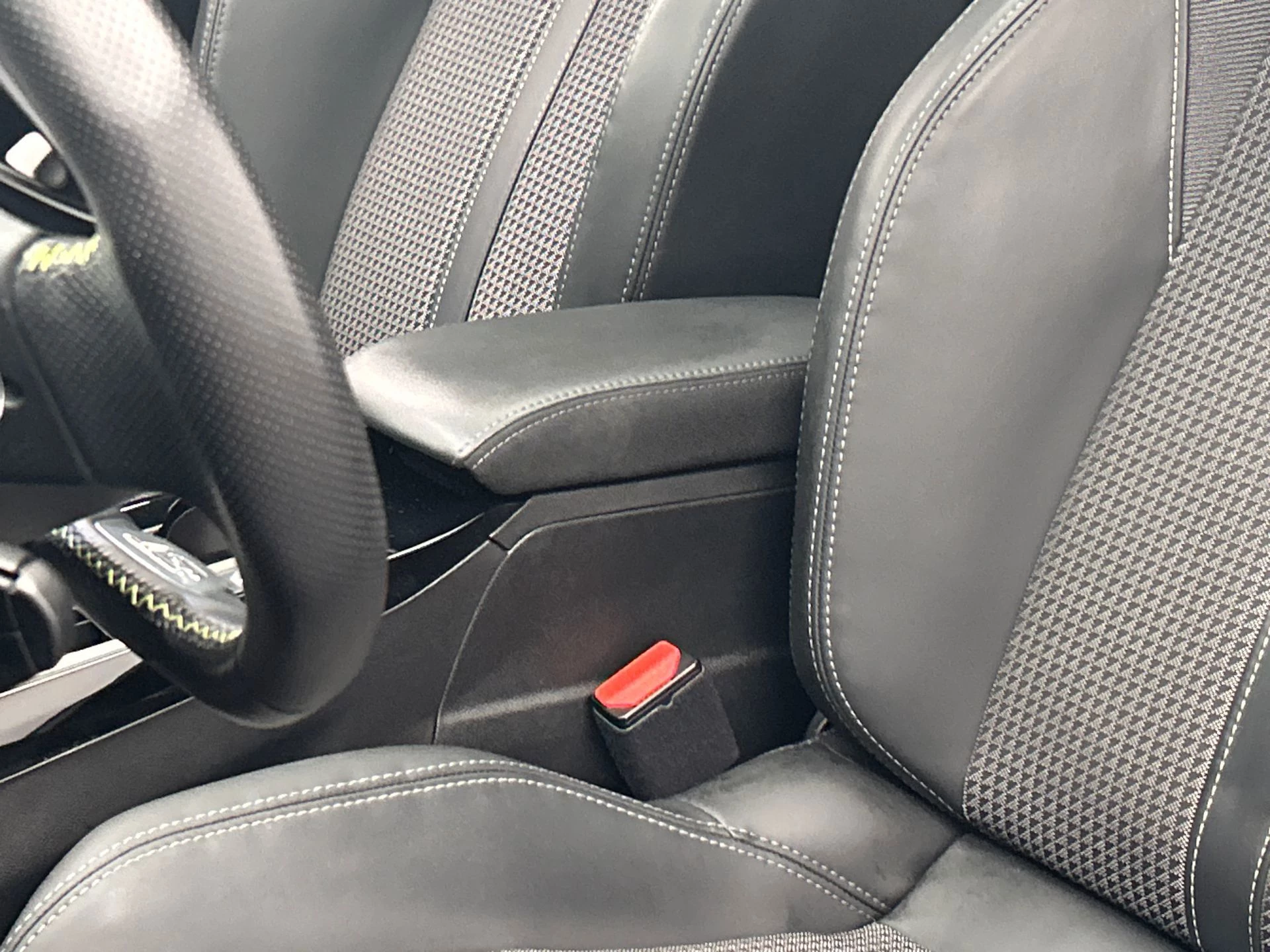 Hoofdafbeelding Peugeot e-208