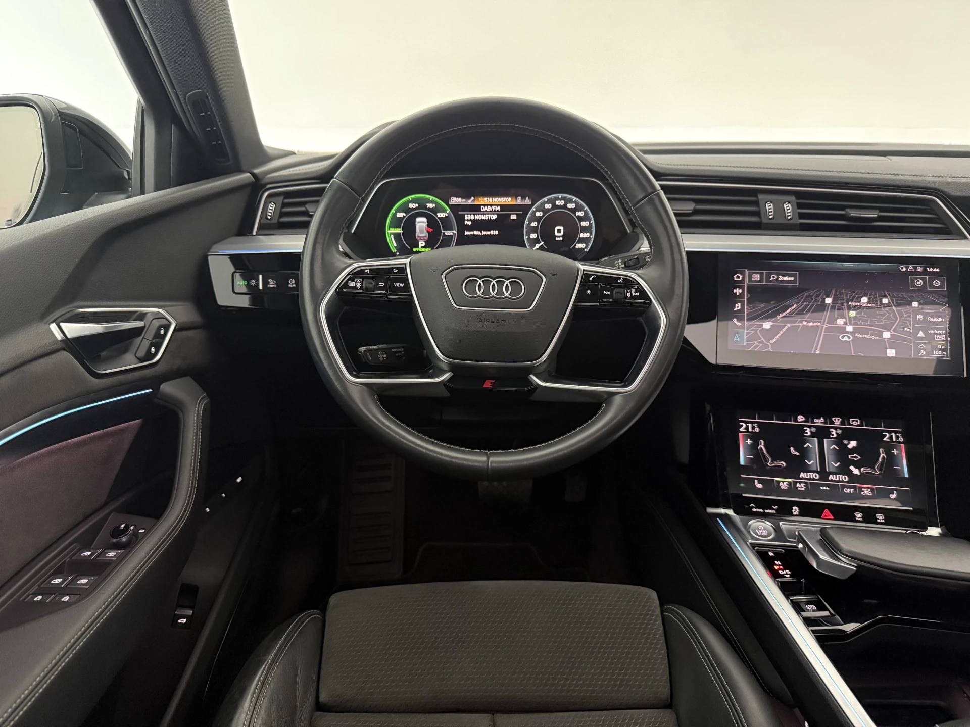 Hoofdafbeelding Audi e-tron