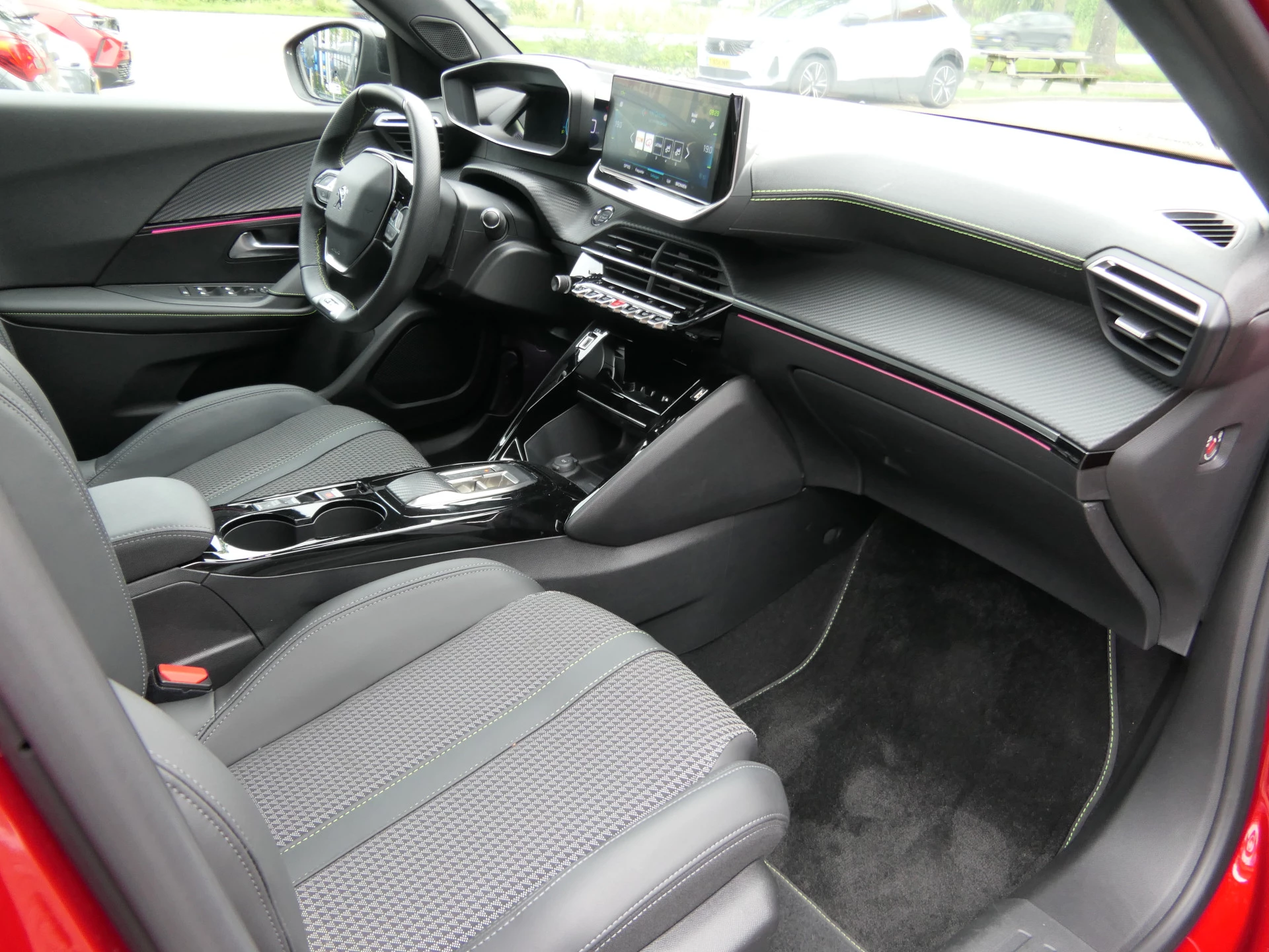 Hoofdafbeelding Peugeot e-2008