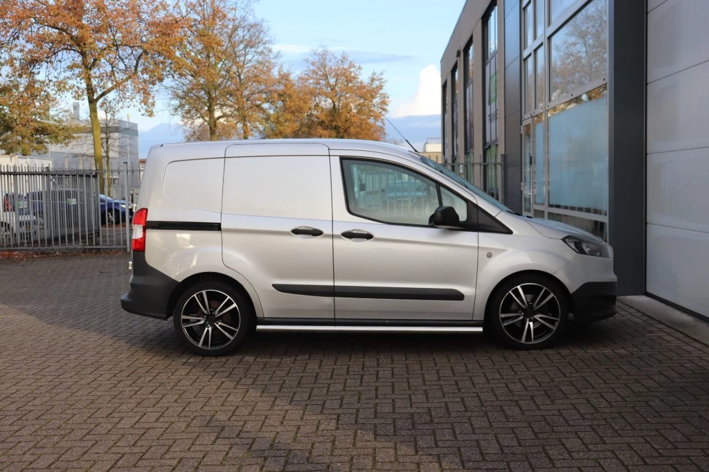 Hoofdafbeelding Ford Transit Courier