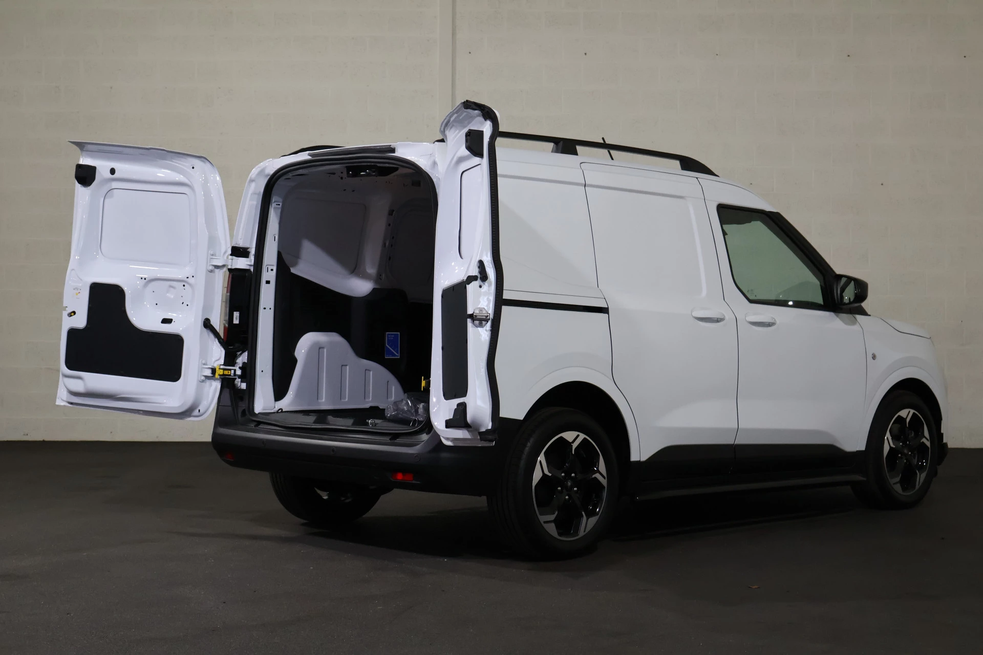 Hoofdafbeelding Ford E-Transit Courier