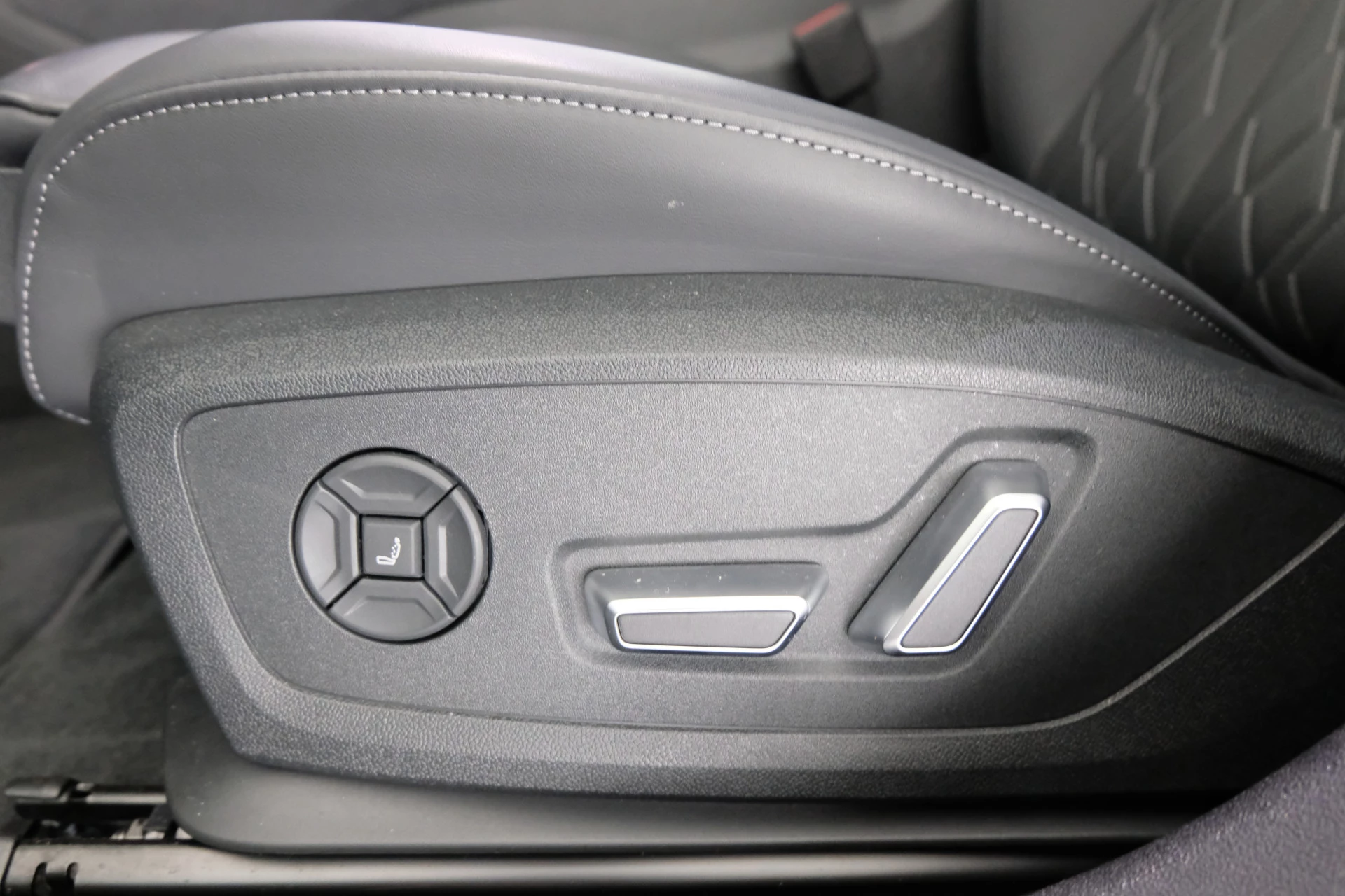 Hoofdafbeelding Audi A6 Avant e-tron