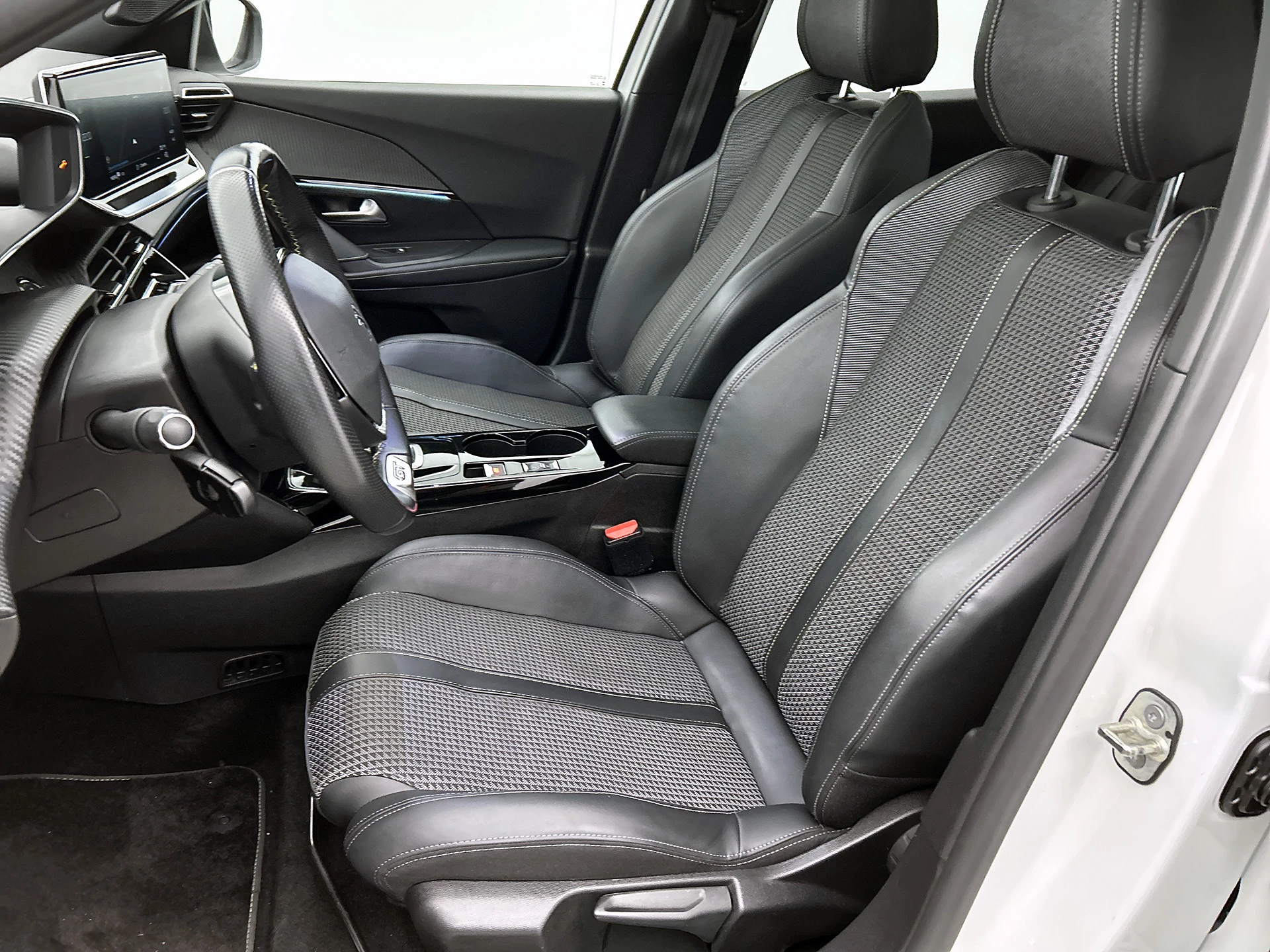 Hoofdafbeelding Peugeot e-2008