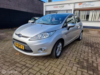 Ford Fiesta 1.25 Titanium. 5 Deurs Weinig kilometers.