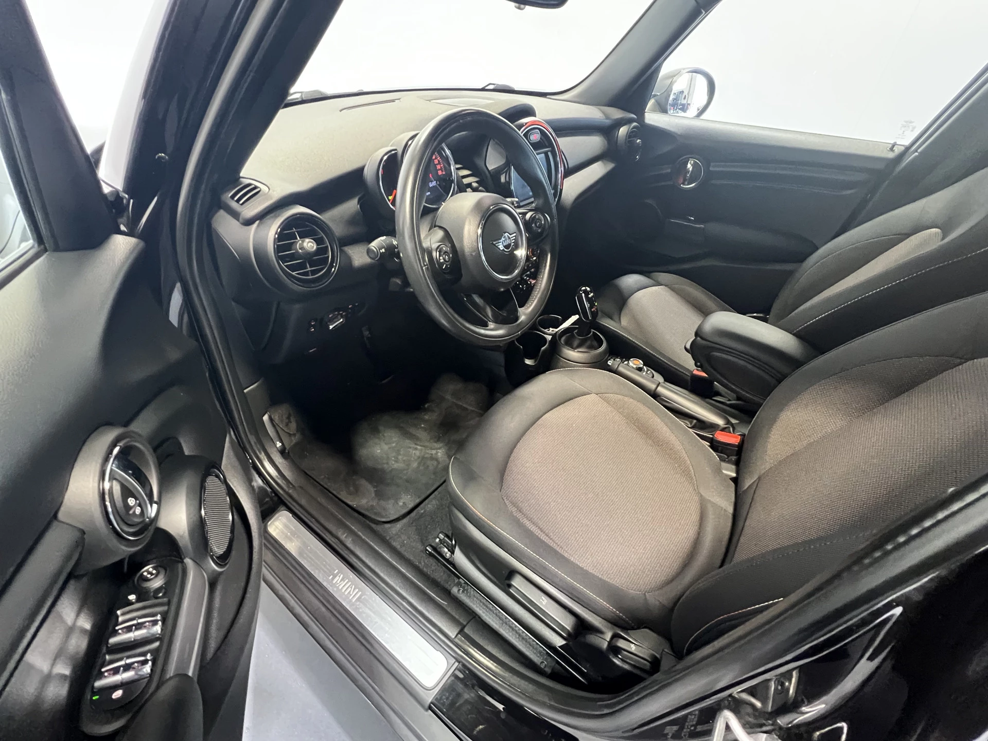 Hoofdafbeelding MINI 5-deurs