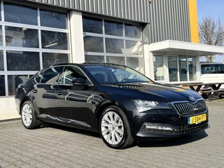 Škoda Superb 1.5 TSI ACT Business Edition DSG ECC Trekhaak 1600kg trekgewicht Stoelverwarming Cruise controle Stoelmemorie Virtual display Stuurwielbediening Navigatiesysteem