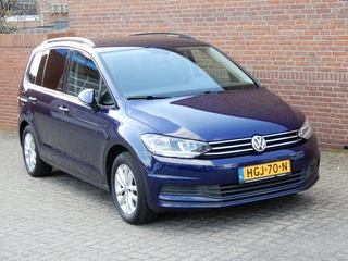Hoofdafbeelding Volkswagen Touran Volkswagen Touran 1.2 TSI CONNECTED SERIES 7PERSOONS