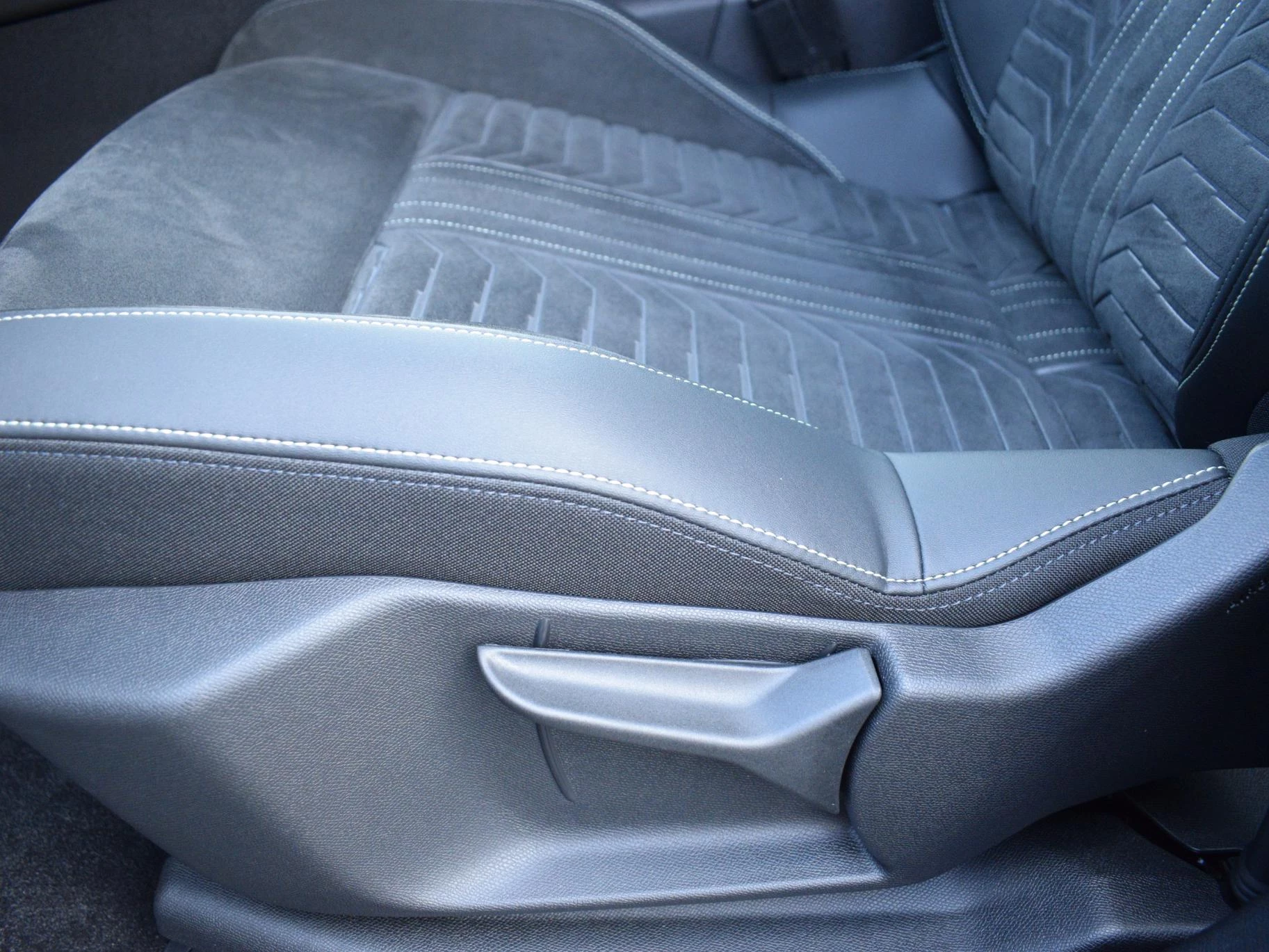 Hoofdafbeelding Peugeot e-3008