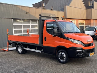 Iveco Daily 35C14 2.3 375 Trekhaak 3500kg Laadklep 500kg Navigatie Open laadbak Pick-up Euro 6 Bpm vrij Bakwagen p-up 136pk 1e eigenaar Dealer onderhouden