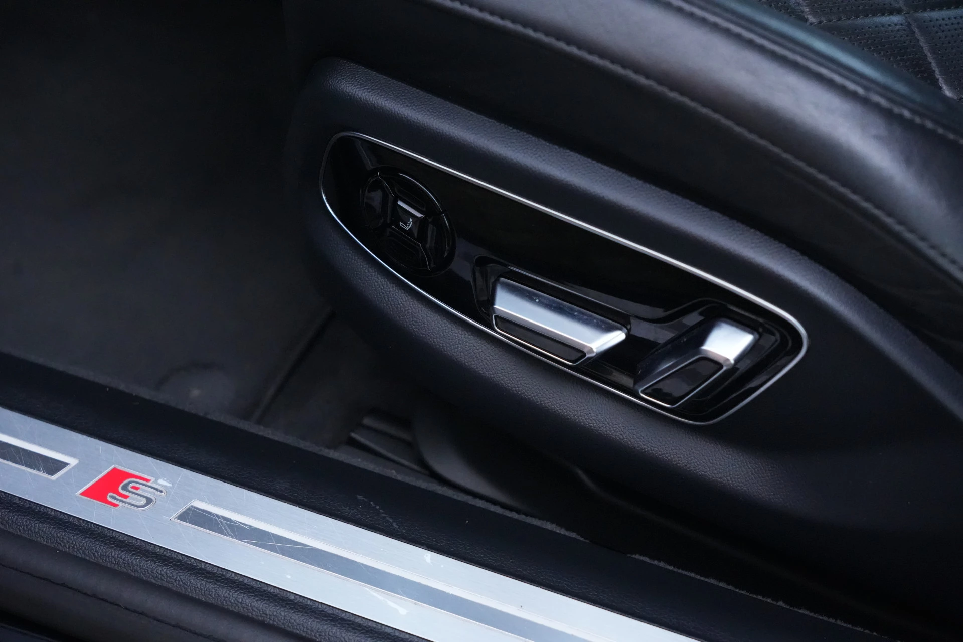 Hoofdafbeelding Audi S8
