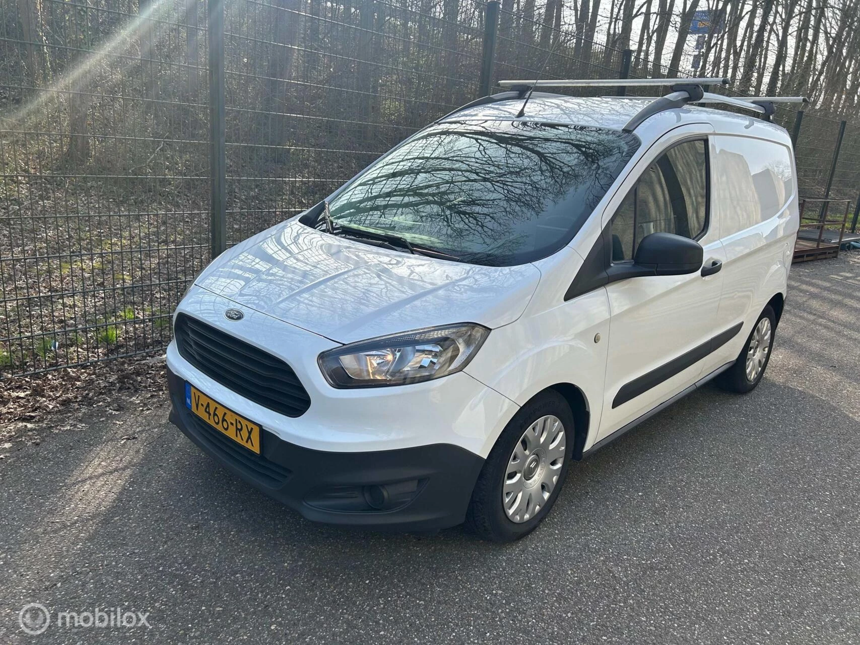 Hoofdafbeelding Ford Transit Courier