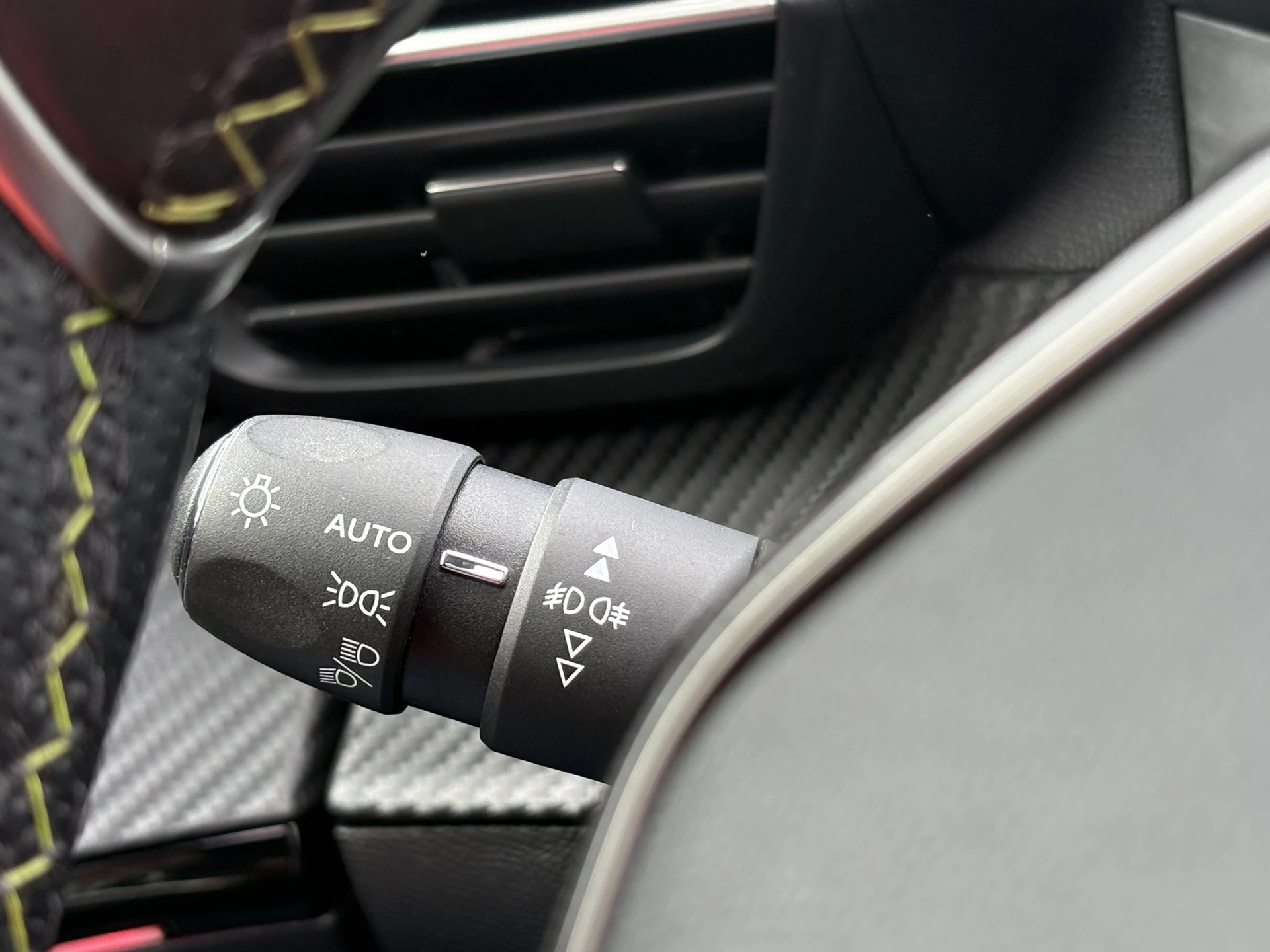 Hoofdafbeelding Peugeot e-2008