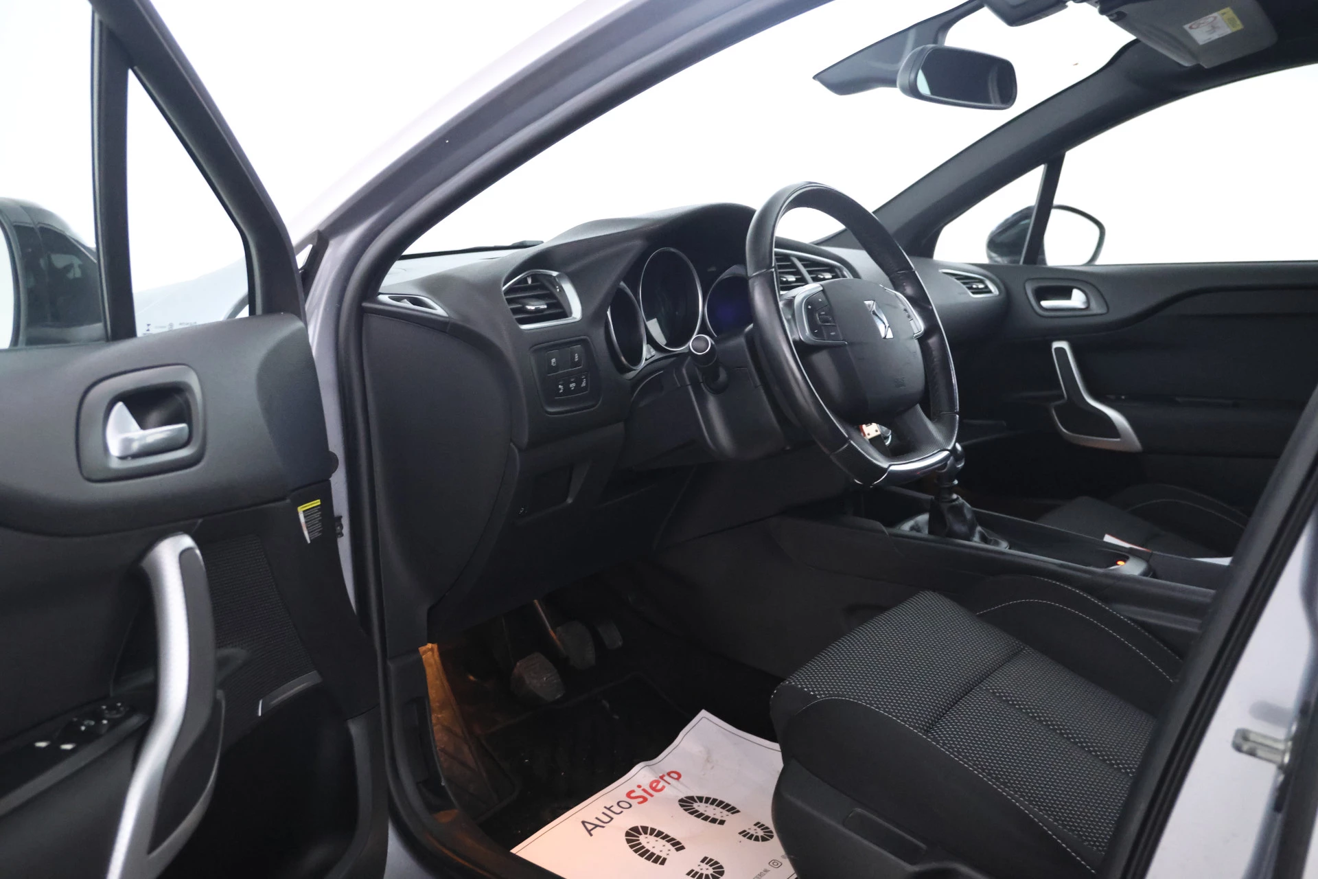 Hoofdafbeelding DS DS 4