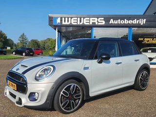 Hoofdafbeelding MINI Cooper S MINI Cooper S 2.0 192pk Cooper S JCW 5drs, Pano, Navi, Harman Kardon, Leer, BOMVOL!!