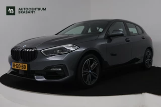 BMW 1-serie 118i High Executive Edition (NAVIGATIE, PARKEERSENSOREN, STOELVERWARMING, LEDER, SPORTSTOELEN, LED)