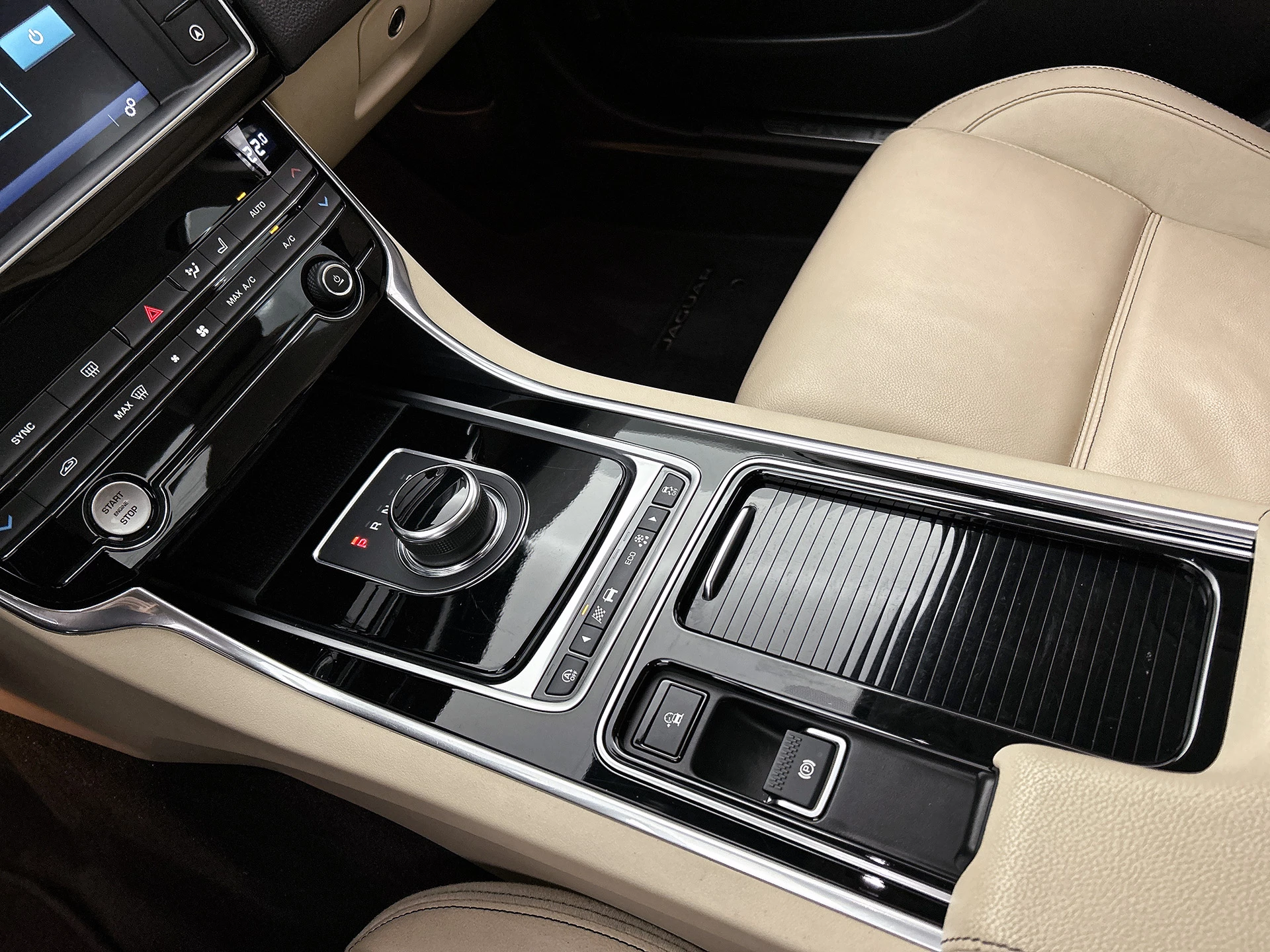 Hoofdafbeelding Jaguar XE