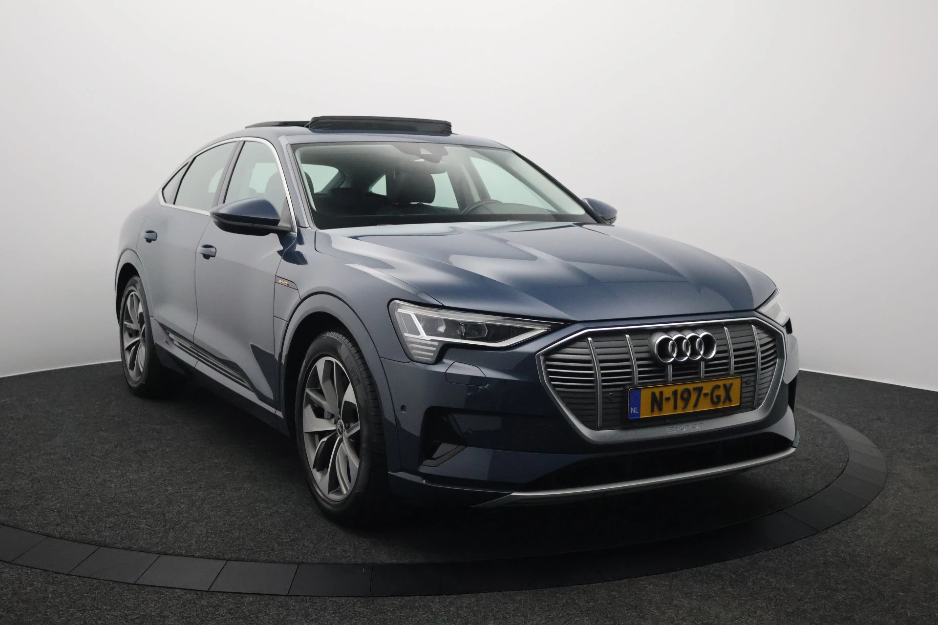 Hoofdafbeelding Audi e-tron