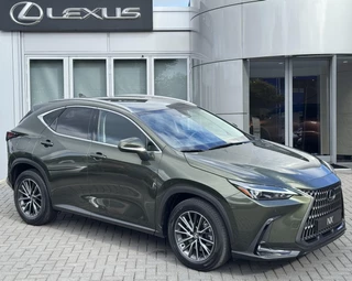 Hoofdafbeelding Lexus NX Lexus NX 450h+ AWD Luxury Line TREKHAAK STOELVERW STUURVERW GROOTSCHERM EL-ACHTERKLEP APPLE/ANDROID