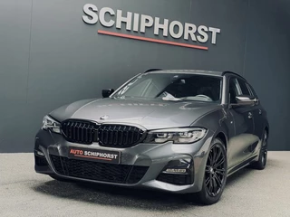 Hoofdafbeelding BMW 3 Serie BMW 3 Serie Touring 318i 2.0 M-Sport/Trekhaak/Head-up/live cockpit