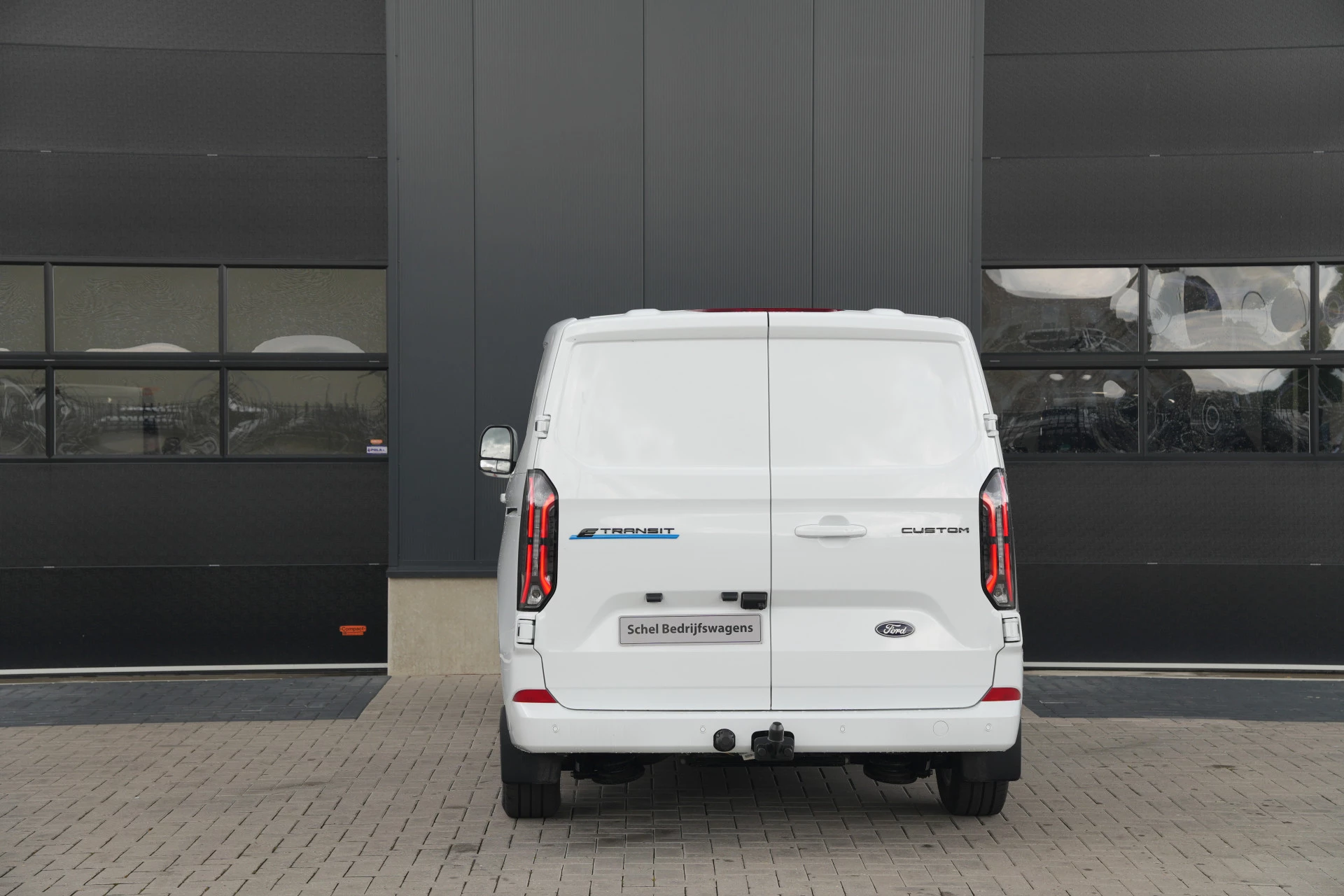 Hoofdafbeelding Ford E-Transit Custom