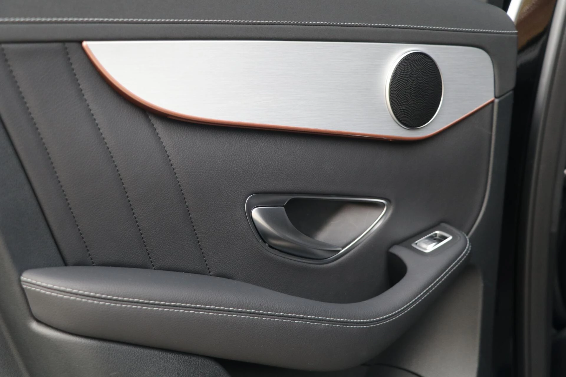 Hoofdafbeelding Mercedes-Benz EQC