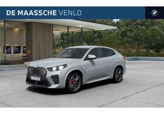 BMW iX2 eDrive20 M Sport / Trekhaak / Sportstoelen / Achteruitrijcamera / M Adaptief onderstel / Comfort Access / Adaptieve LED / Stoelverwarming