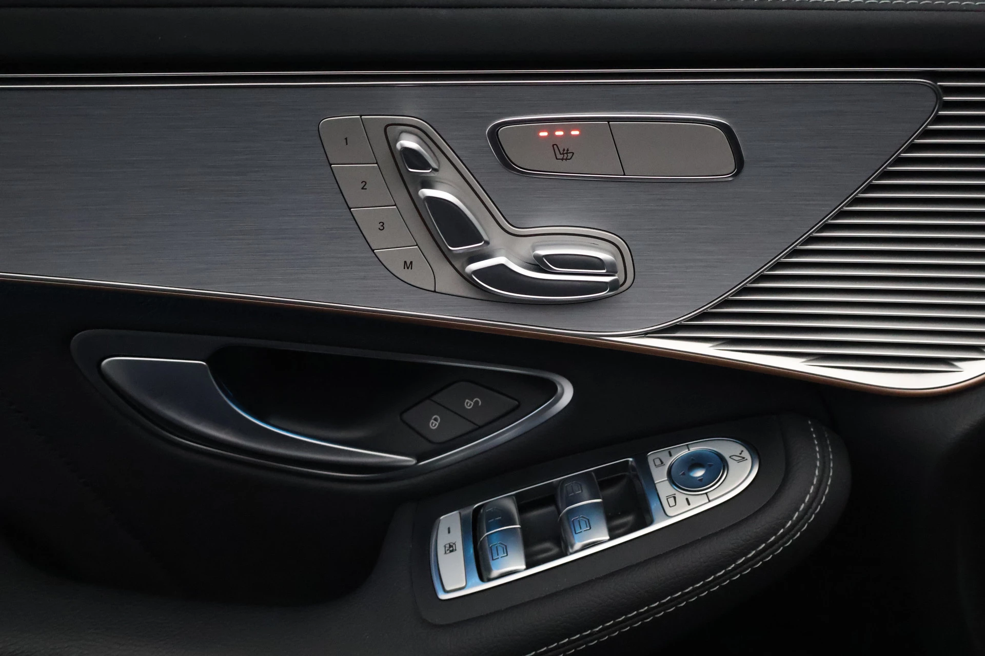 Hoofdafbeelding Mercedes-Benz EQC