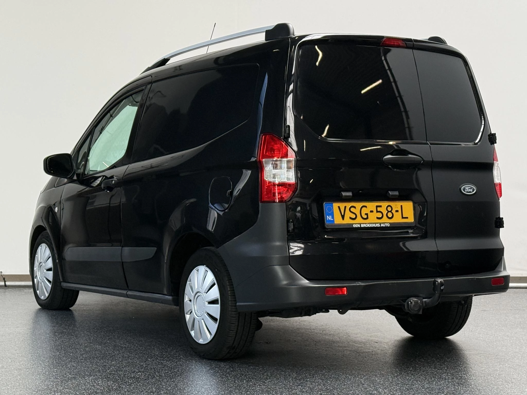 Hoofdafbeelding Ford Transit Courier