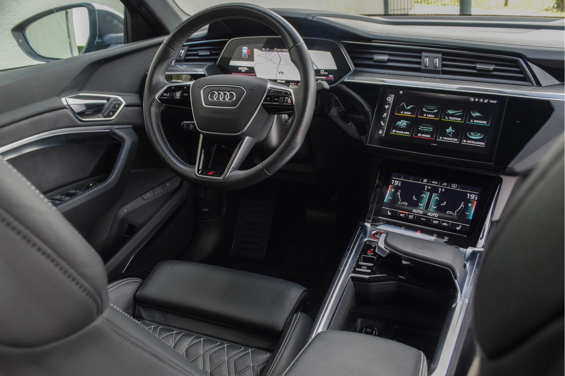 Hoofdafbeelding Audi e-tron