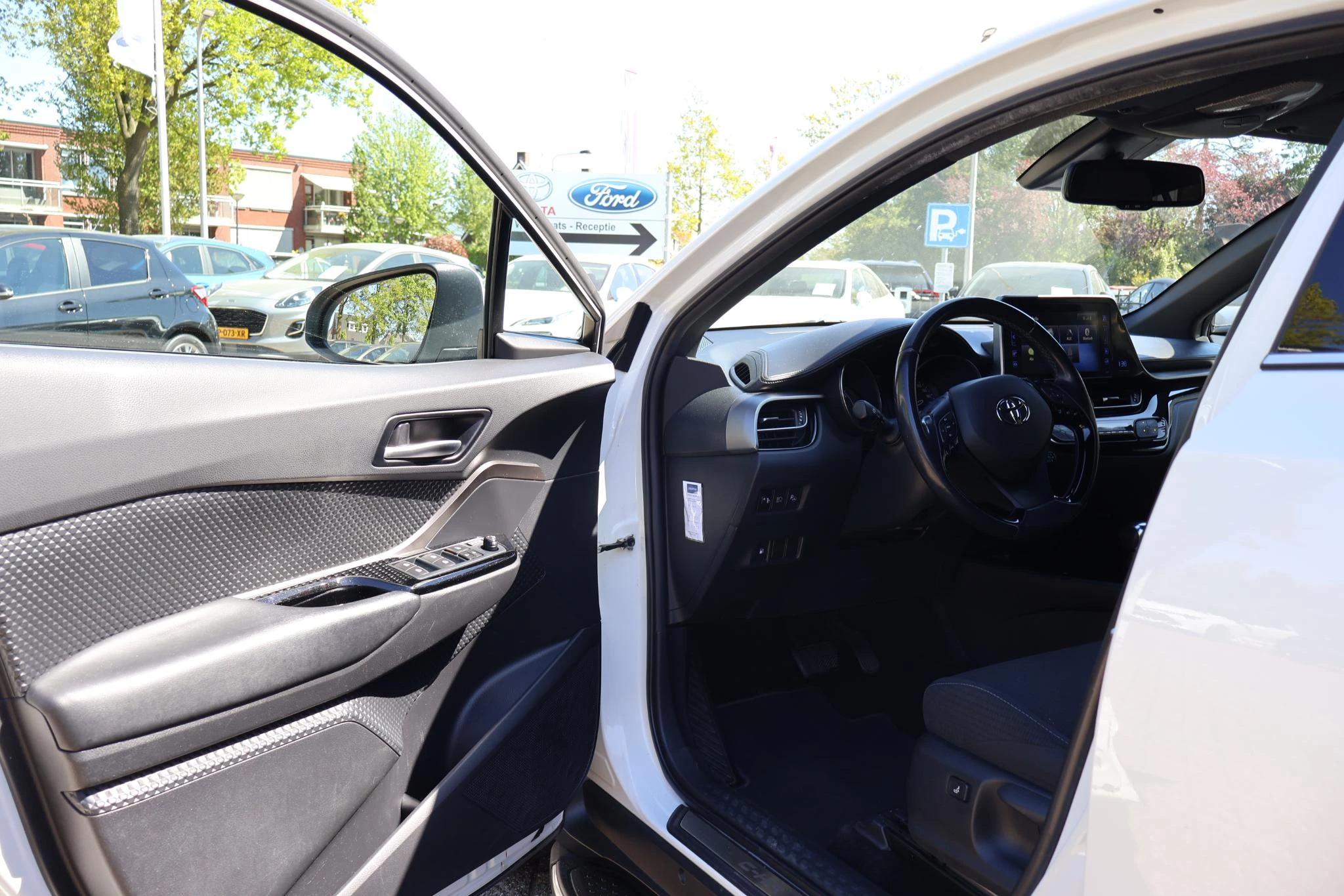 Hoofdafbeelding Toyota C-HR