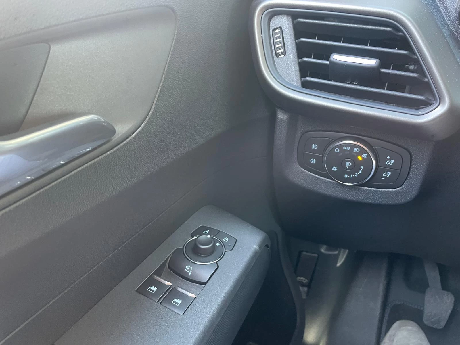 Hoofdafbeelding Ford Transit Courier