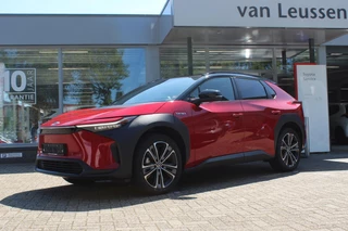 Toyota bZ4X PREMIUM 71KWH 20"LMV PANODAK TREKHAAK EL-ACHTERKLEP KEYLESS STOEL/STUURVERW. HALF-LEDER EL-STOELBEDIENING LED-PAKKET
