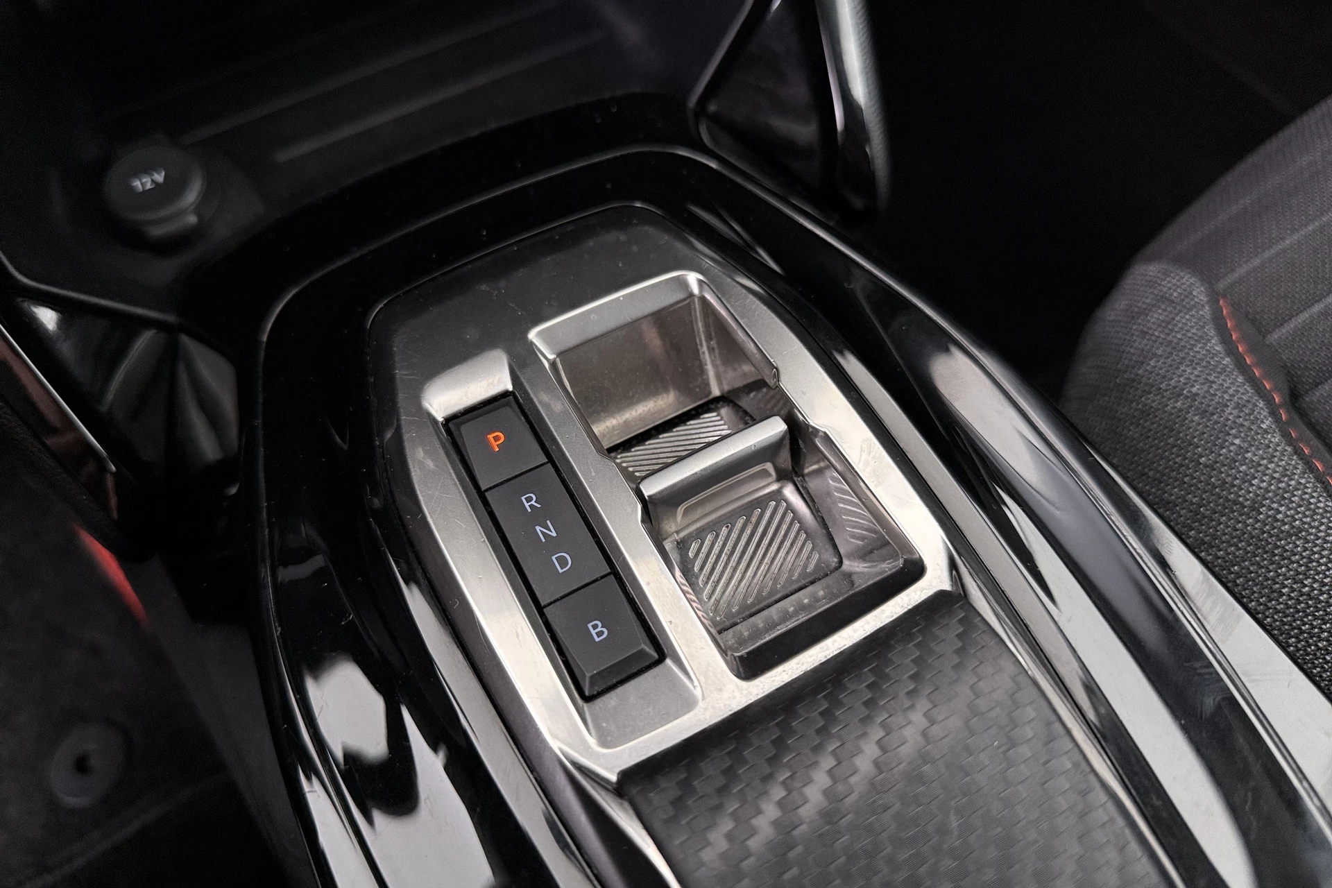 Hoofdafbeelding Peugeot e-2008