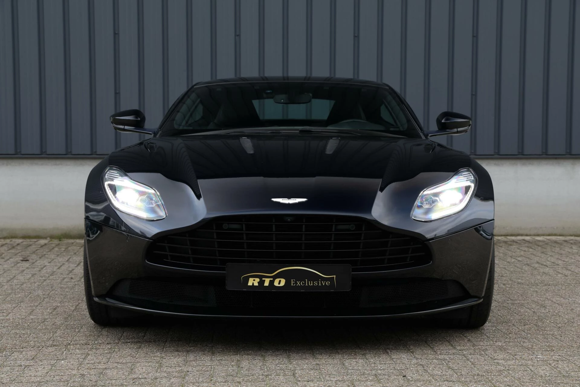 Hoofdafbeelding Aston Martin DB11