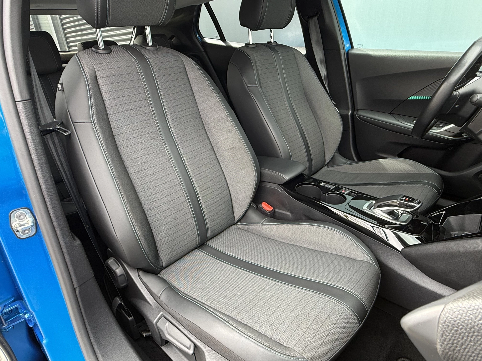 Hoofdafbeelding Peugeot e-2008