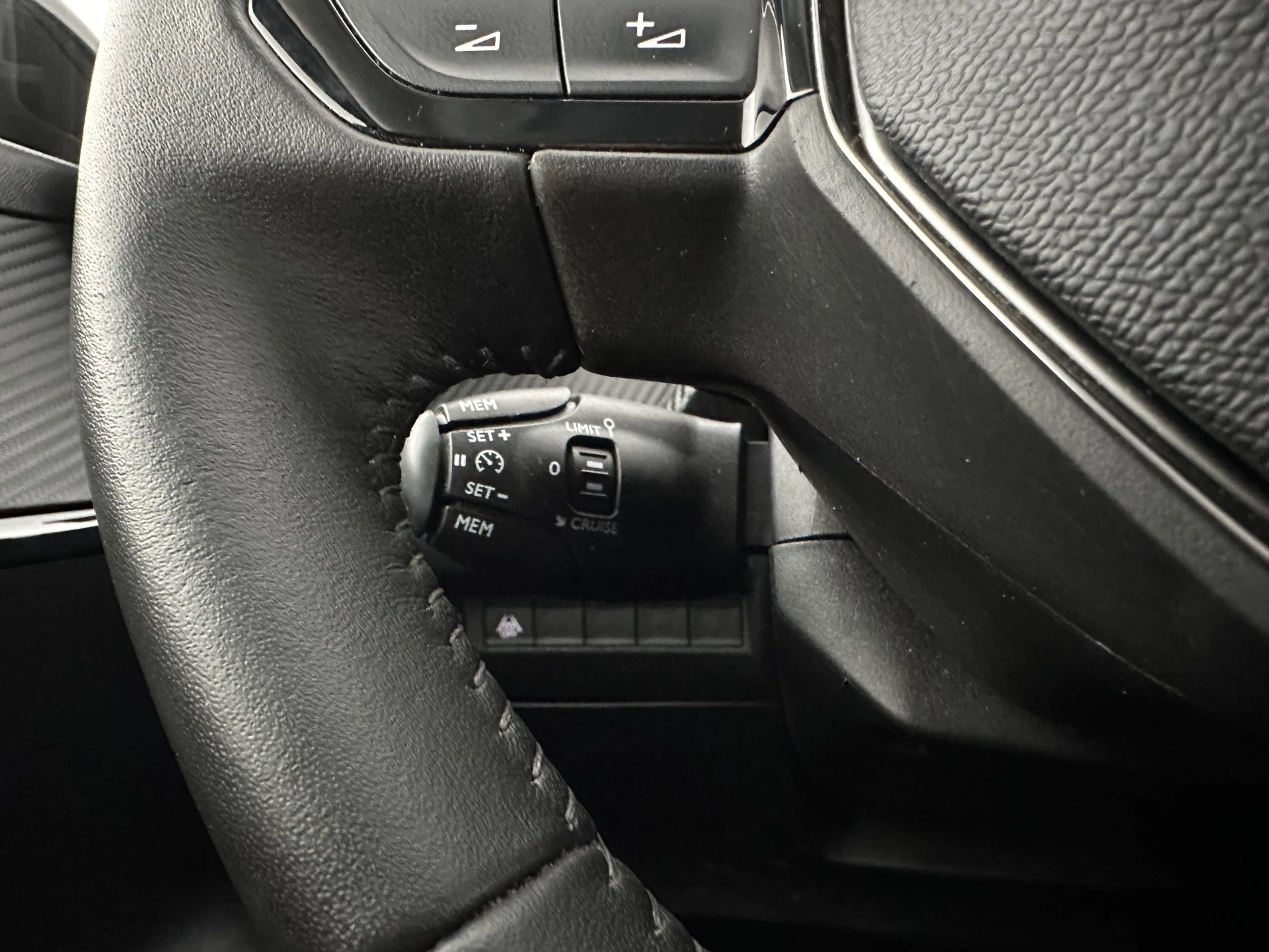 Hoofdafbeelding Peugeot e-208