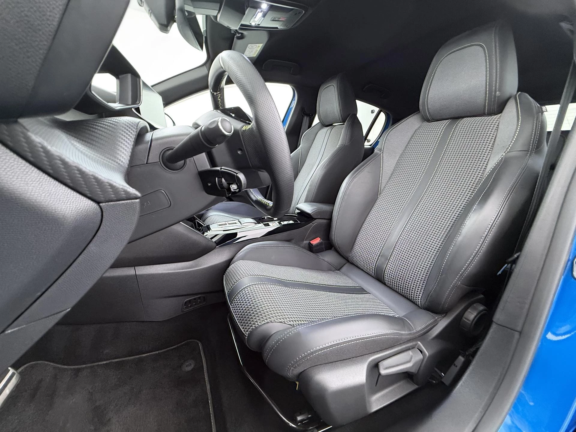 Hoofdafbeelding Peugeot e-208