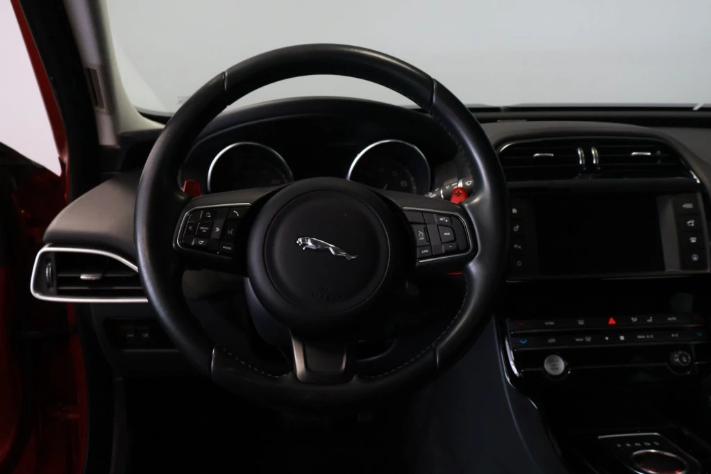 Hoofdafbeelding Jaguar XE