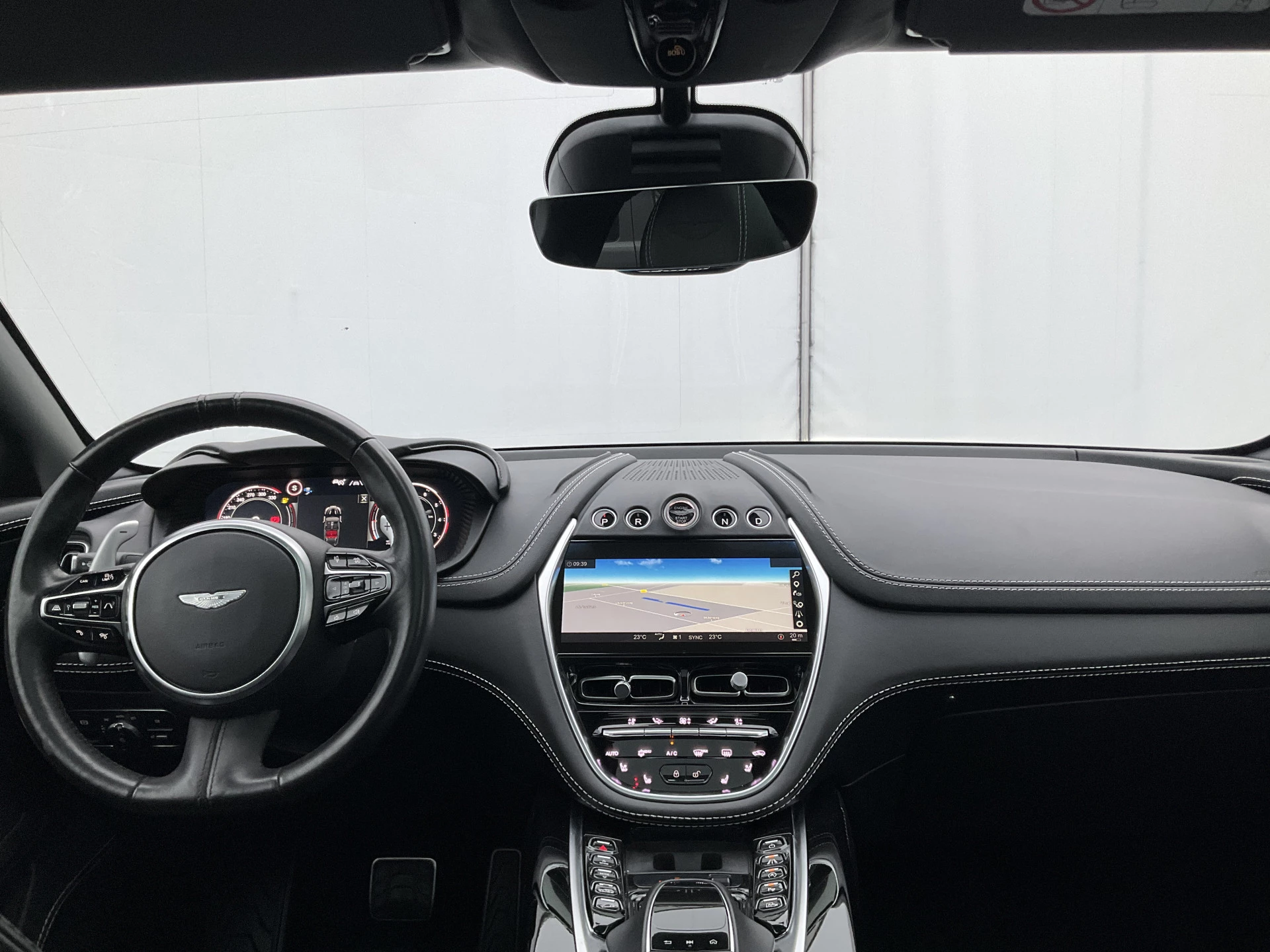 Hoofdafbeelding Aston Martin DBX