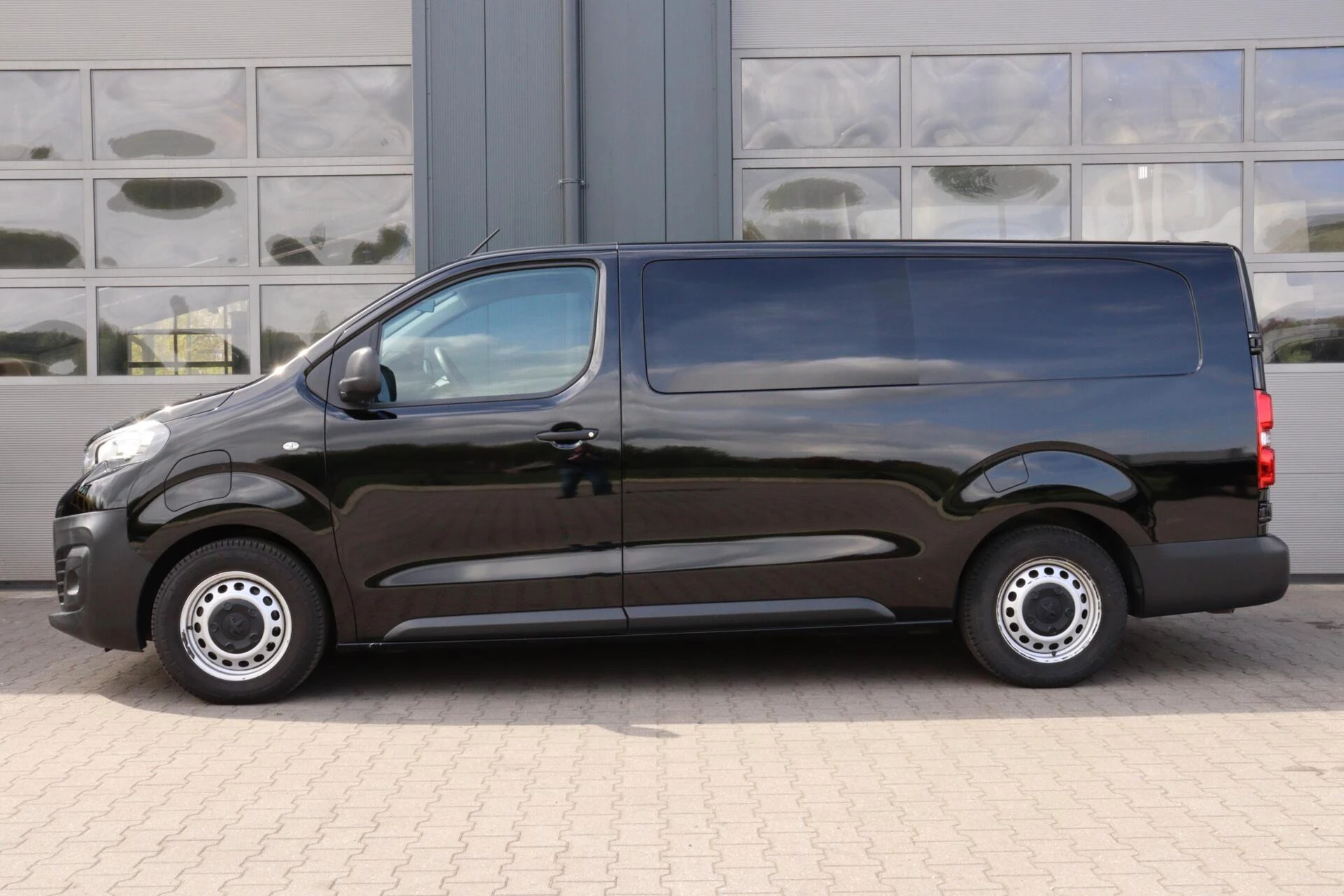 Hoofdafbeelding Peugeot e-Expert