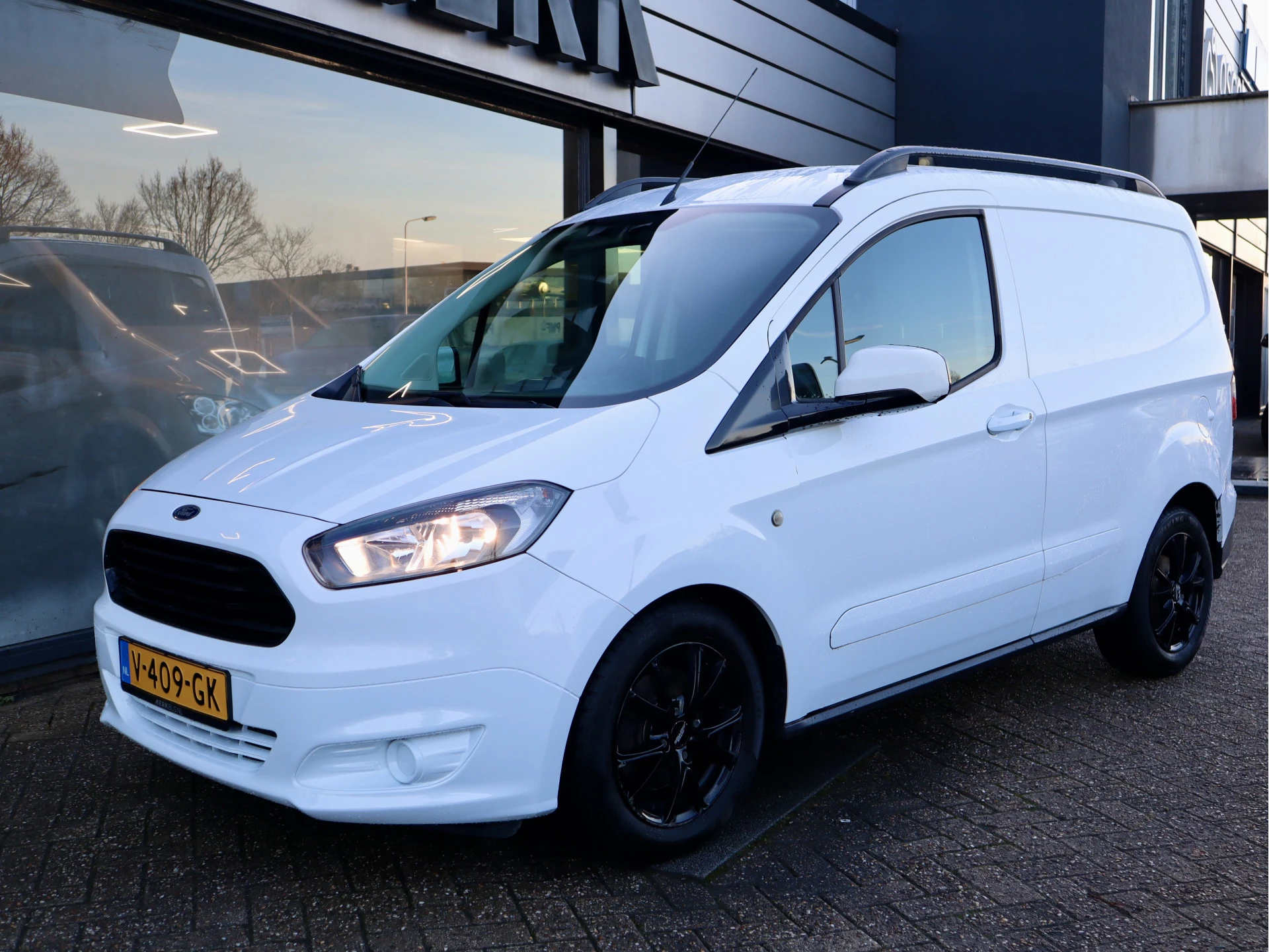 Hoofdafbeelding Ford Transit Courier