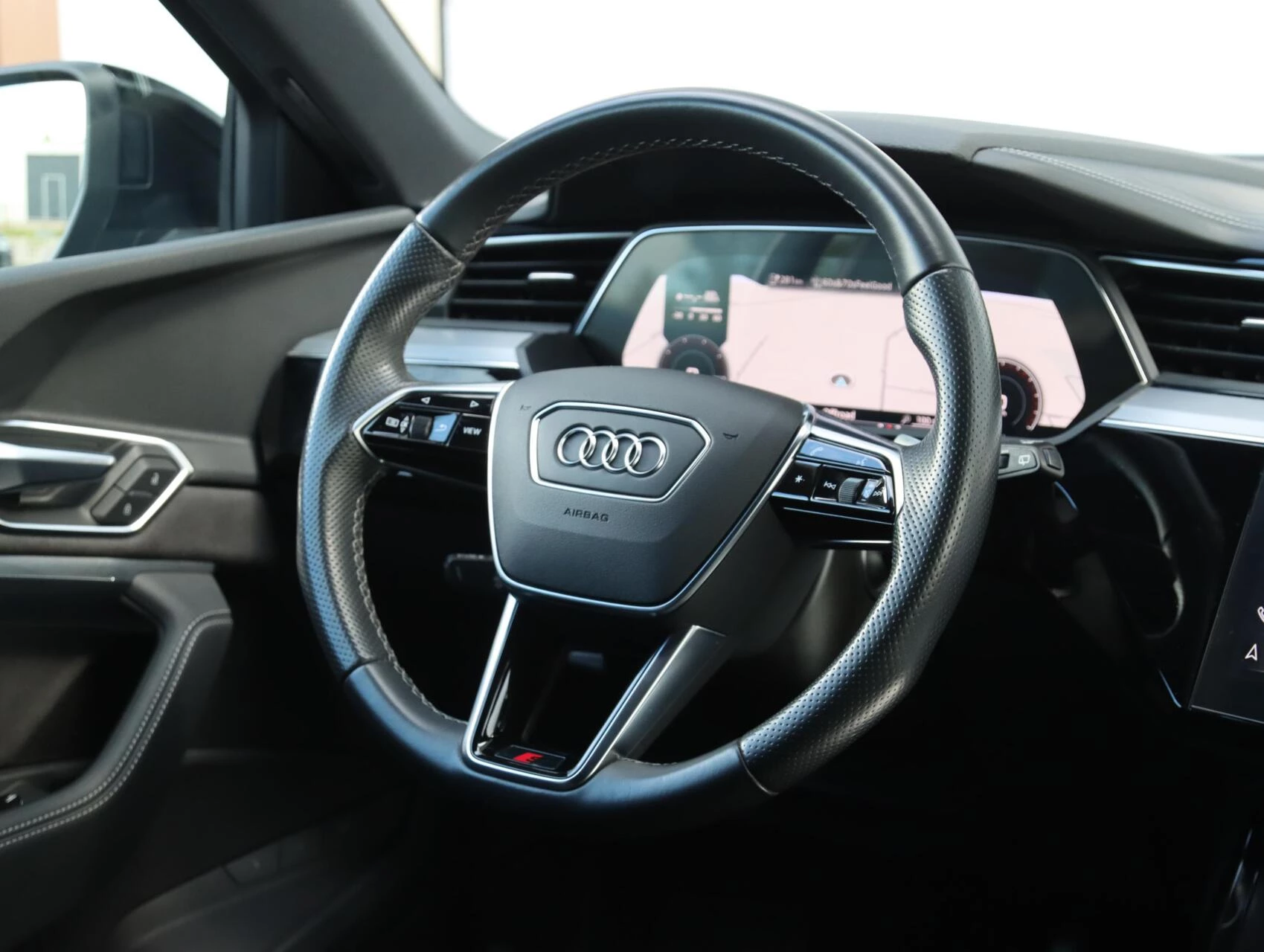 Hoofdafbeelding Audi e-tron