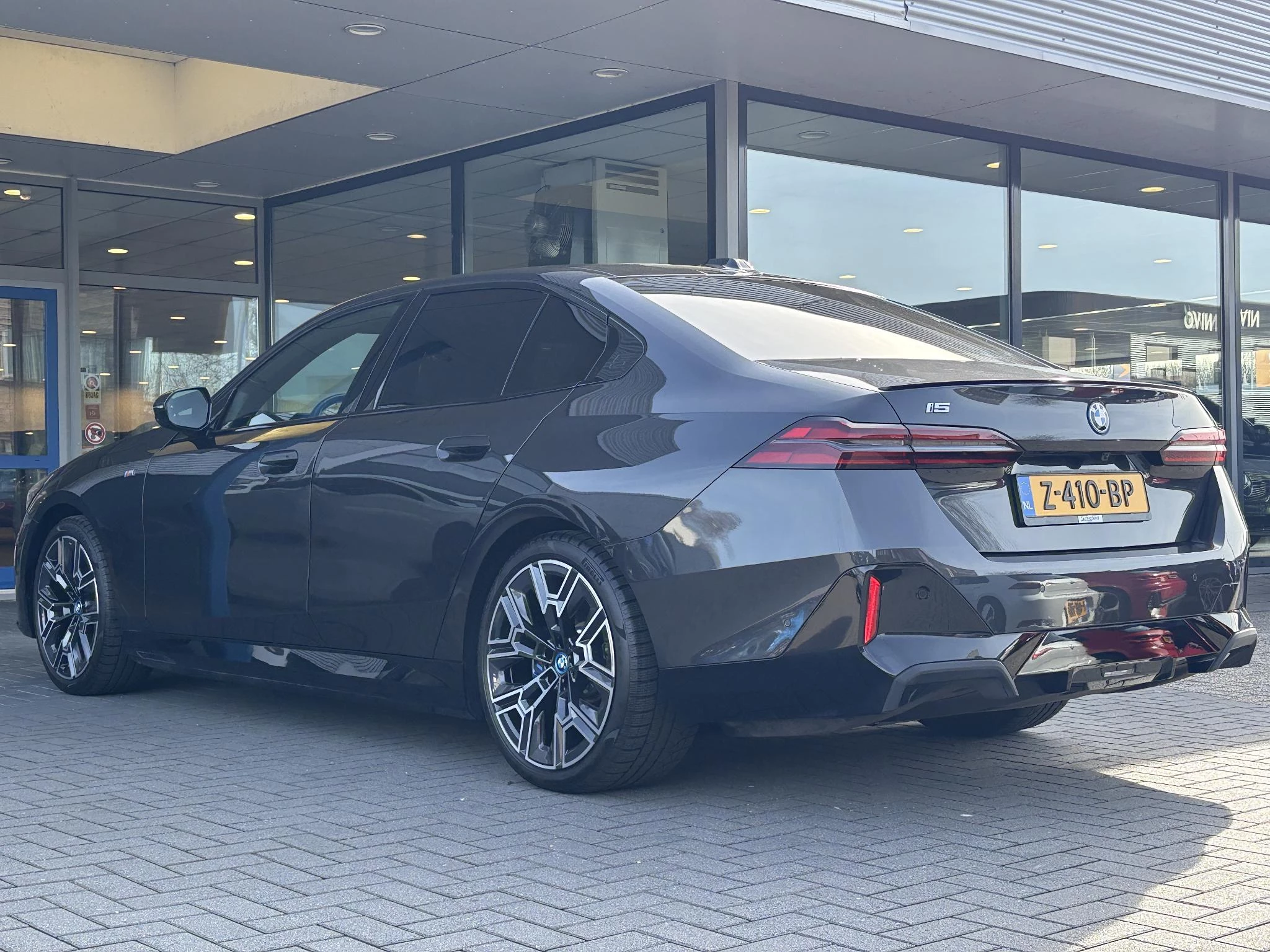 Hoofdafbeelding BMW i5