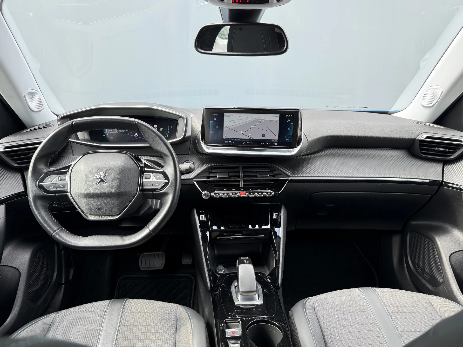 Hoofdafbeelding Peugeot e-2008