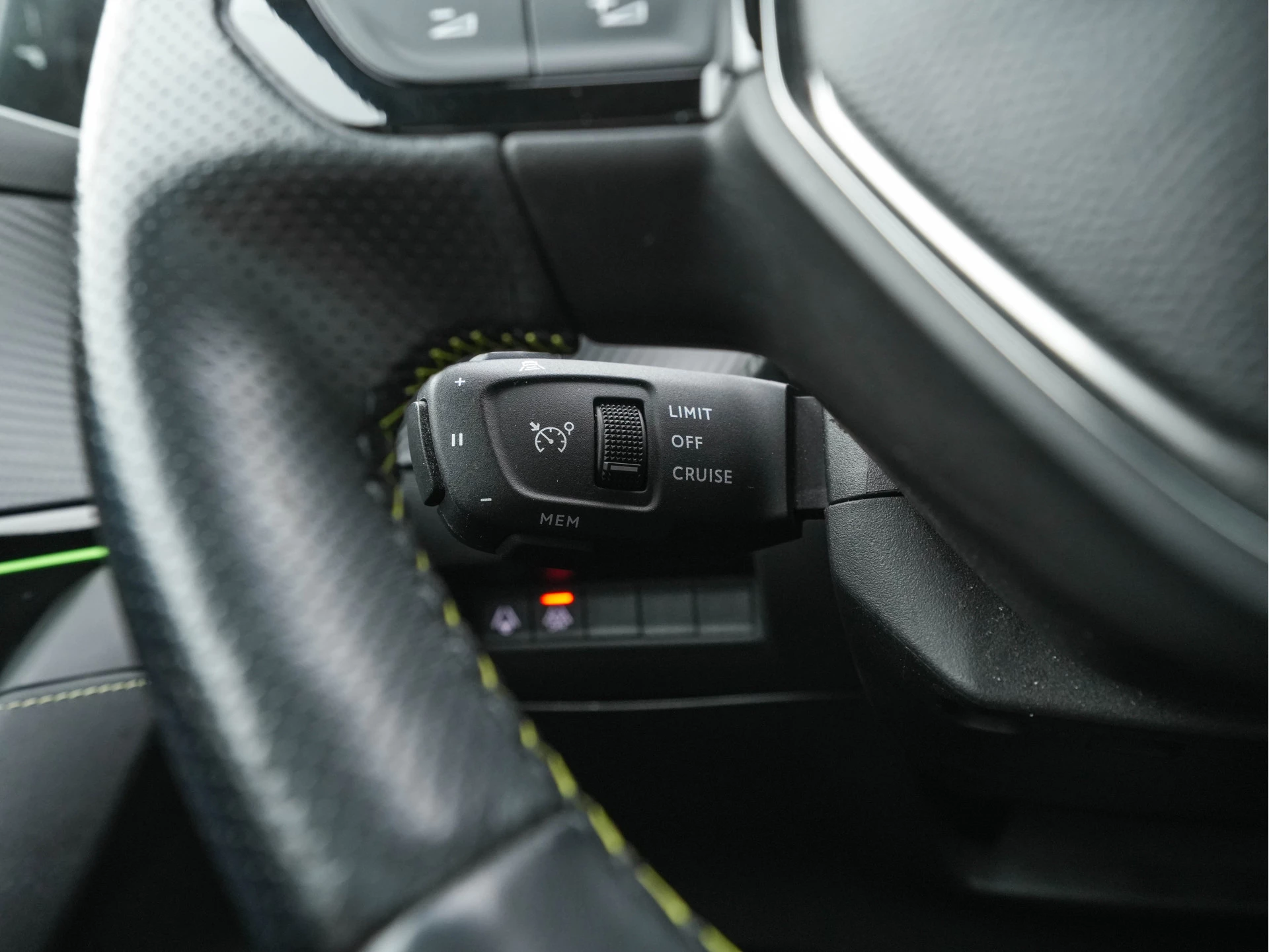Hoofdafbeelding Peugeot e-208