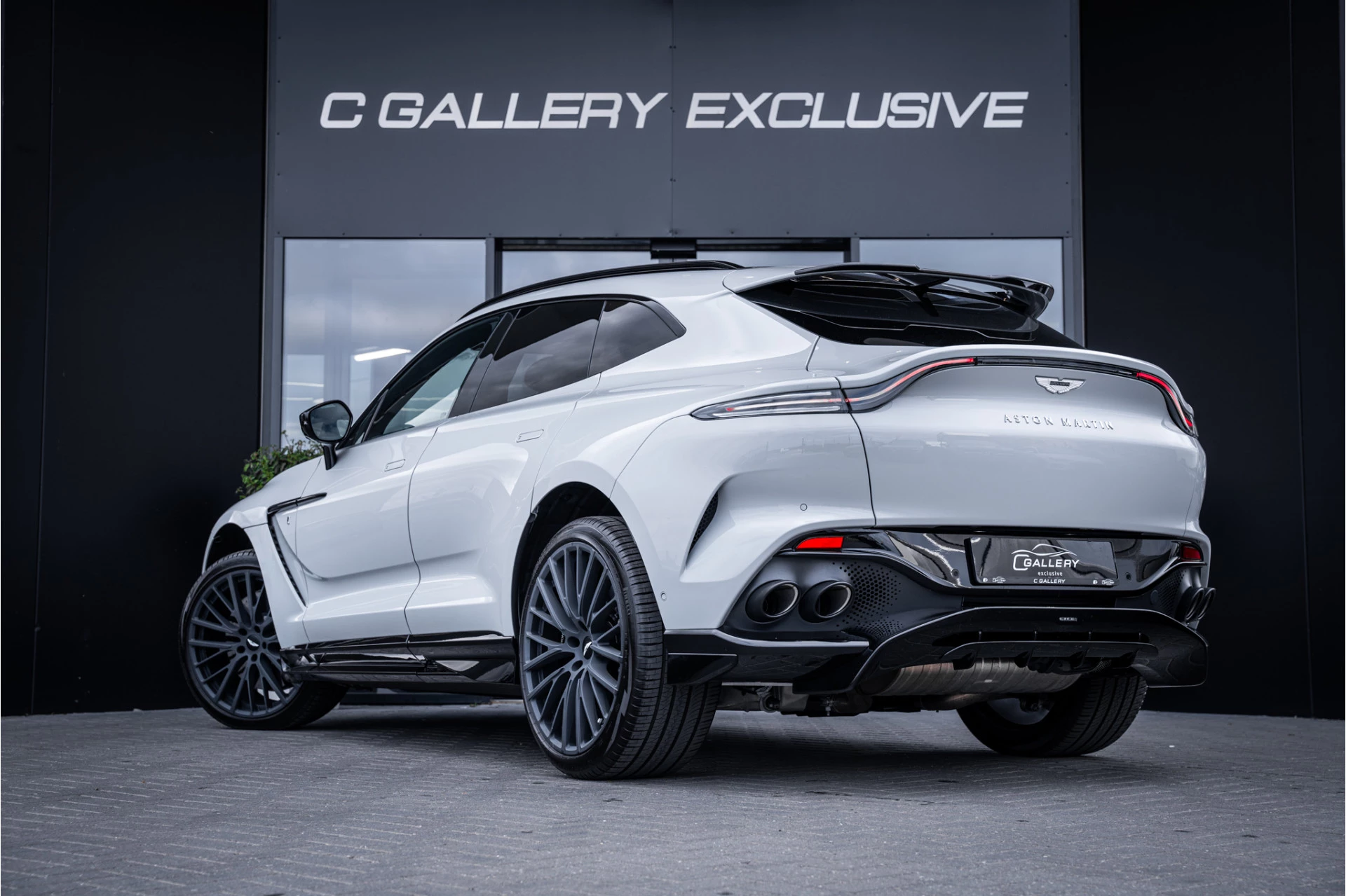 Hoofdafbeelding Aston Martin DBX