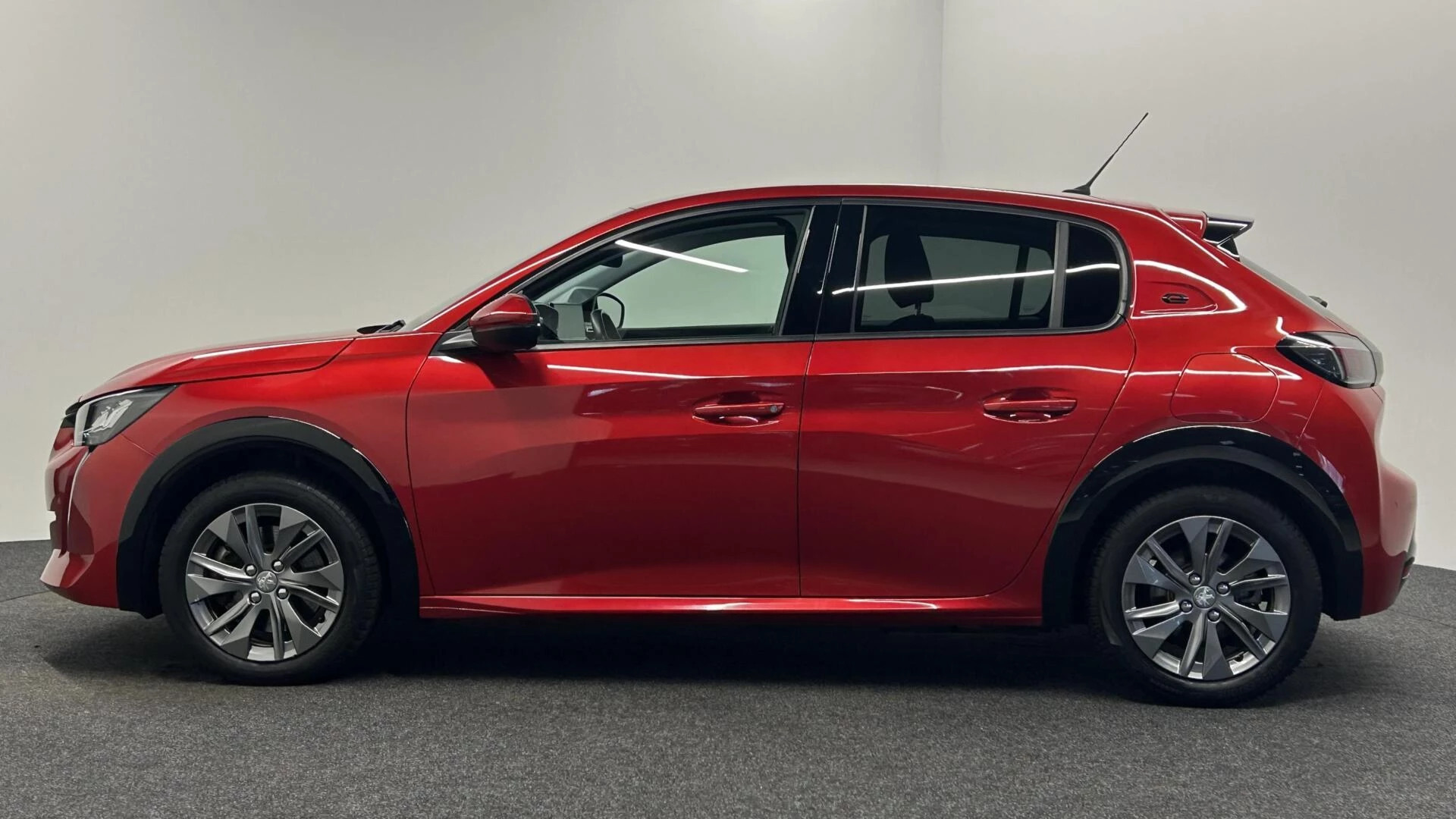 Hoofdafbeelding Peugeot e-208