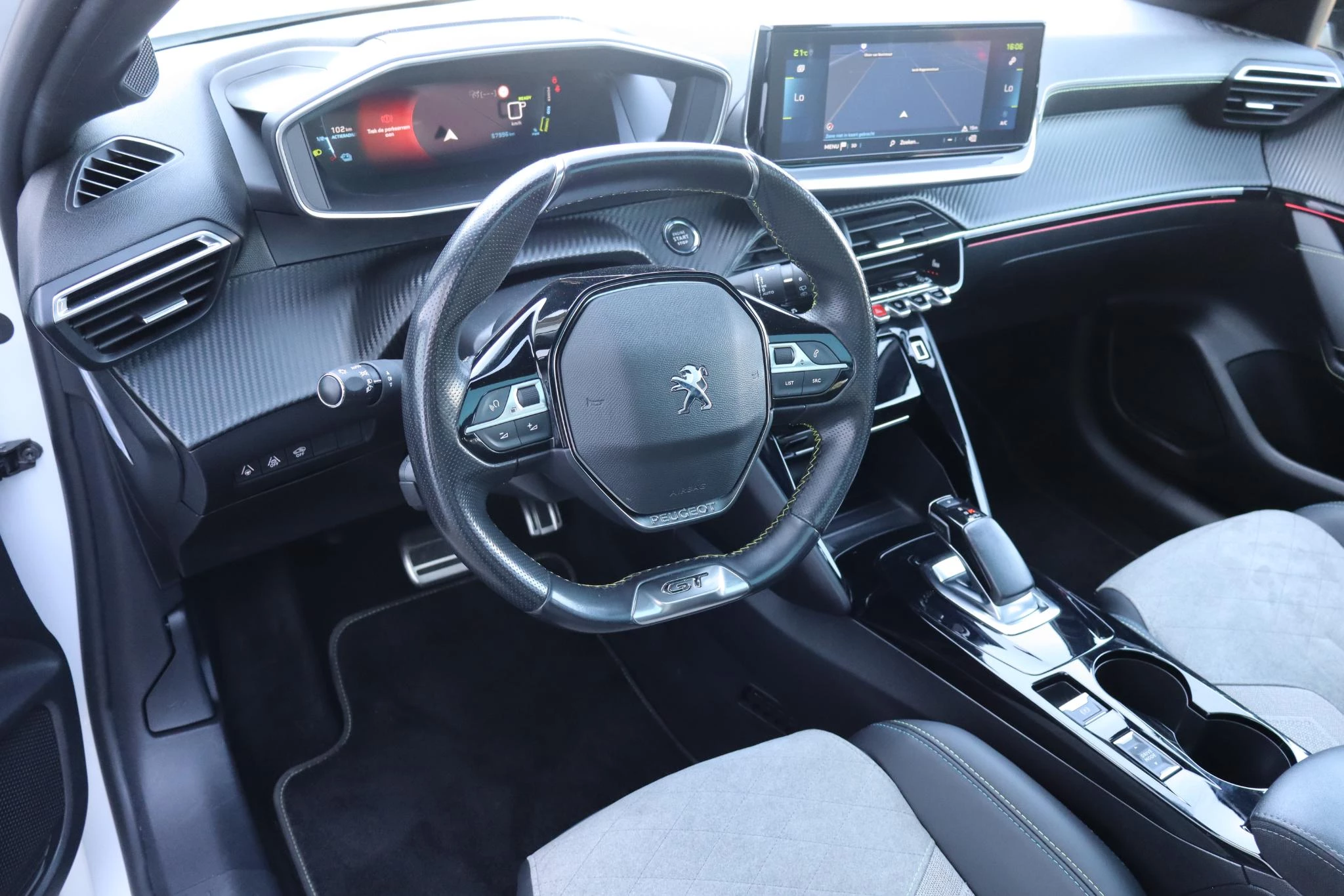 Hoofdafbeelding Peugeot e-208